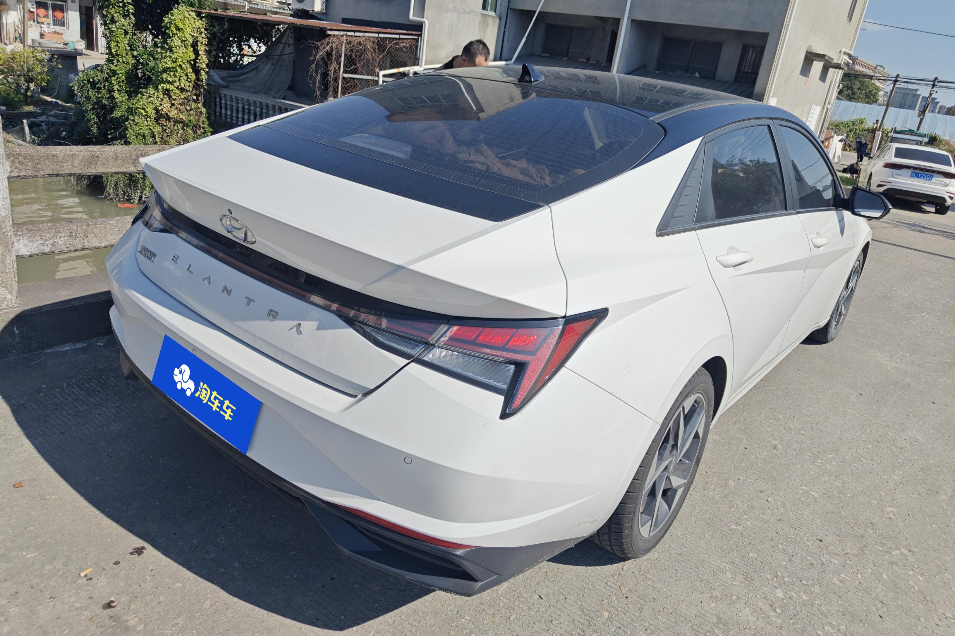 现代伊兰特 2021款 1.5L 自动 4门5座三厢车 LUX尊贵版 (国Ⅵ) 