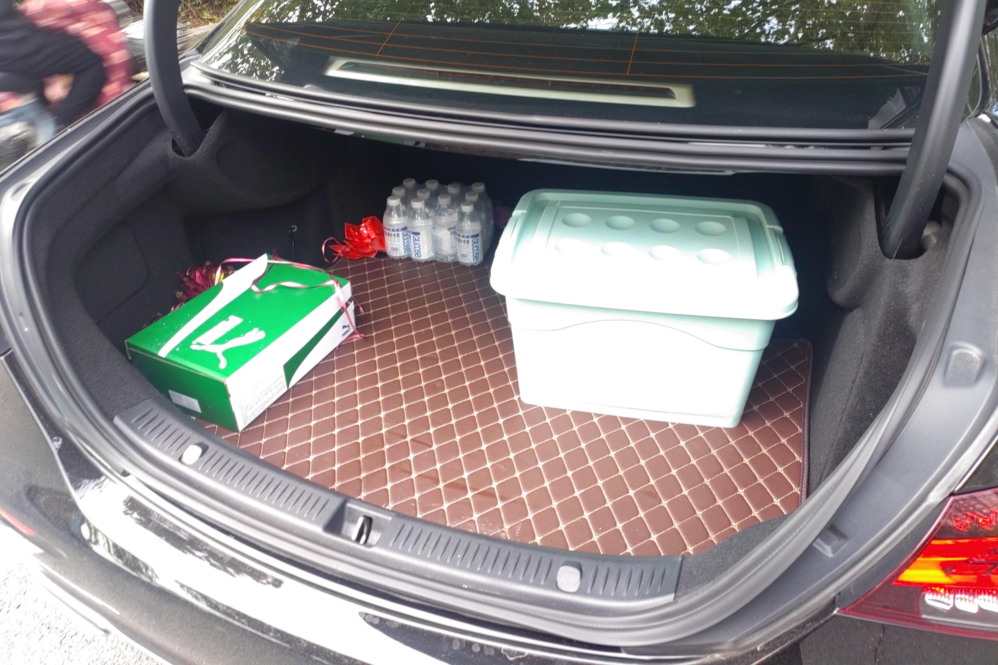 奔驰E级 300L 2023款 2.0T 自动 汽油 豪华型 (国Ⅵ) 