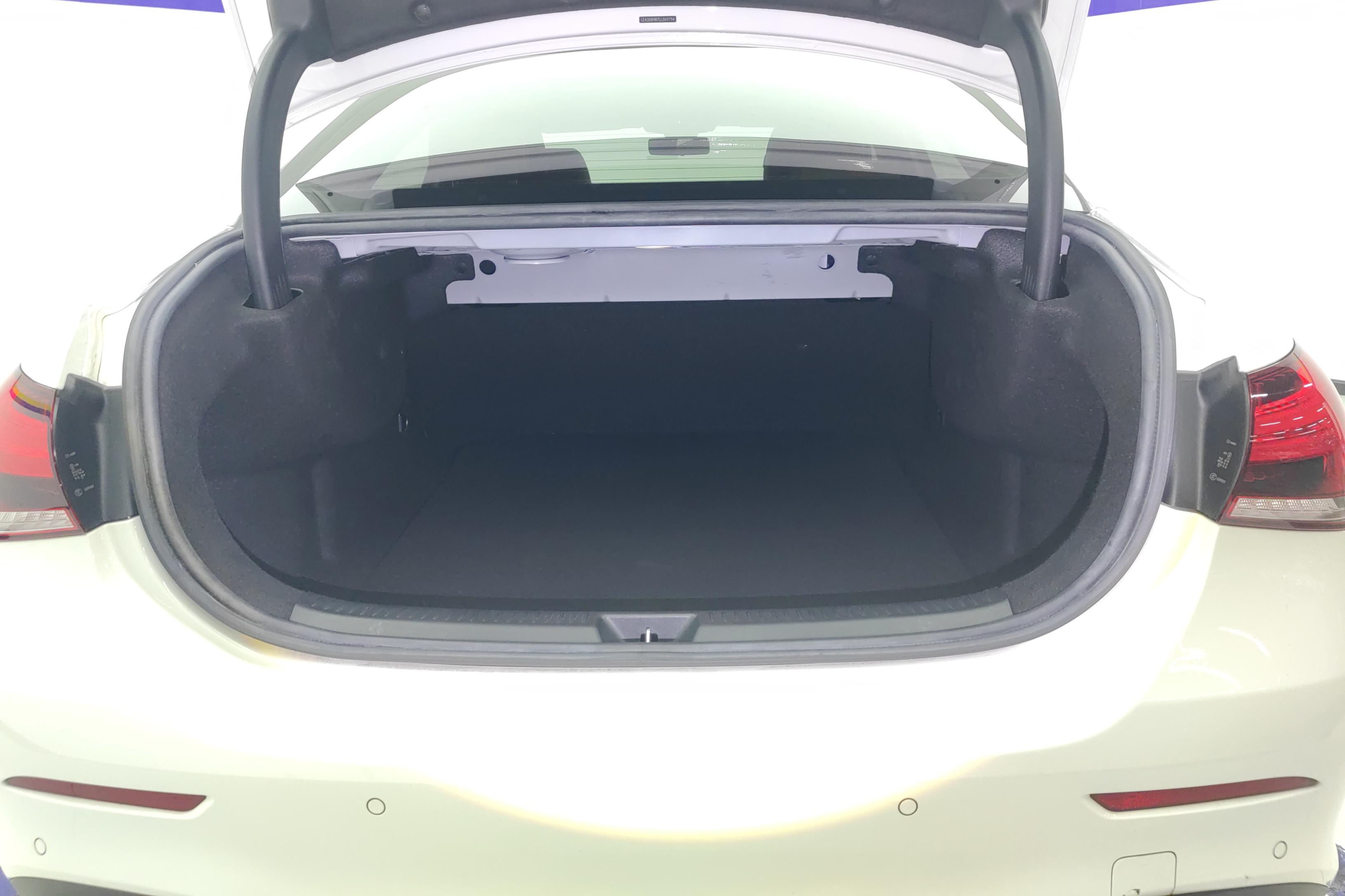 奔驰A级 A200L 2020款 1.3T 自动 运动轿车版 (国Ⅵ) 