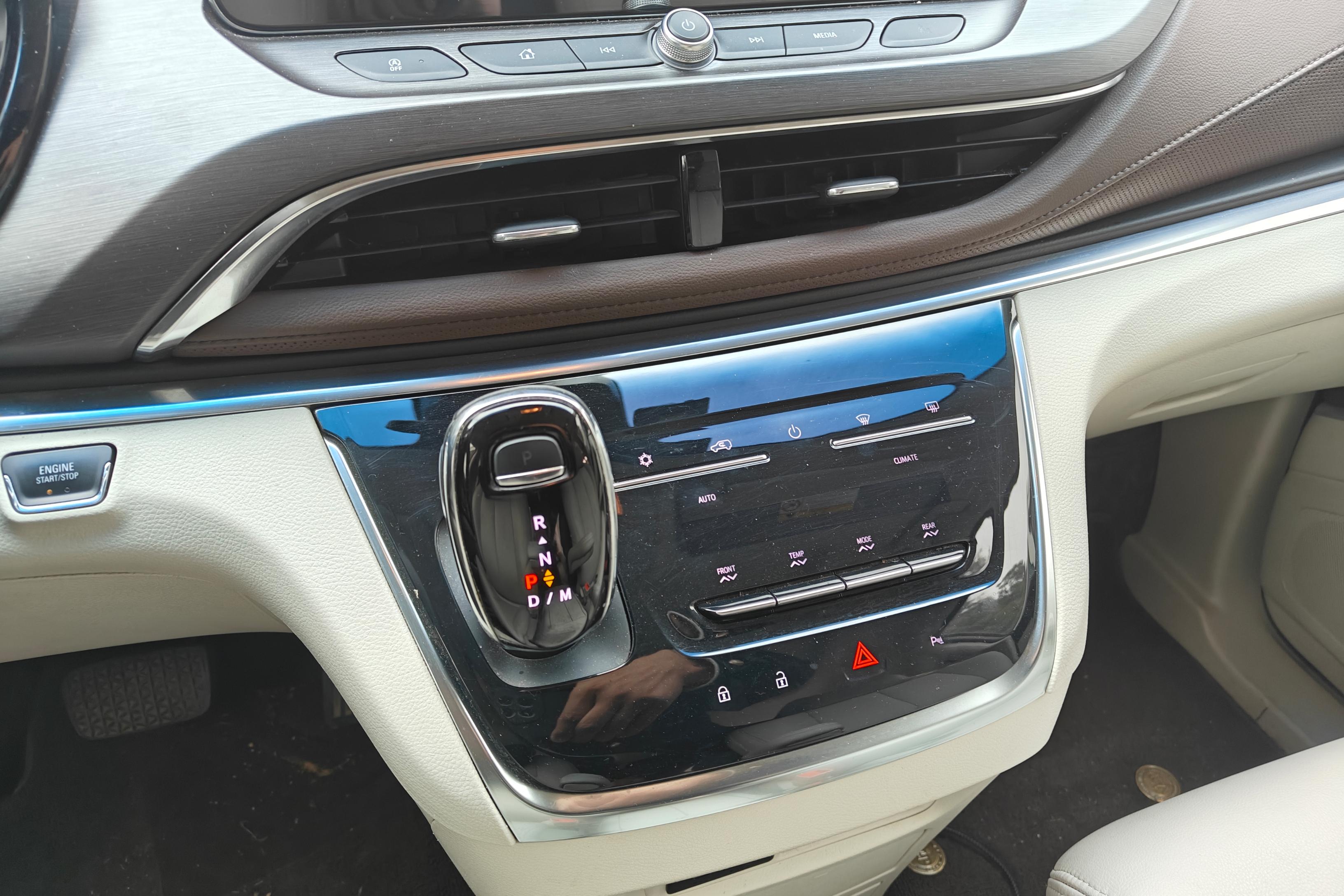 别克GL8 2023款 2.0T 自动 7座 652T舒适型 (国Ⅵ) 
