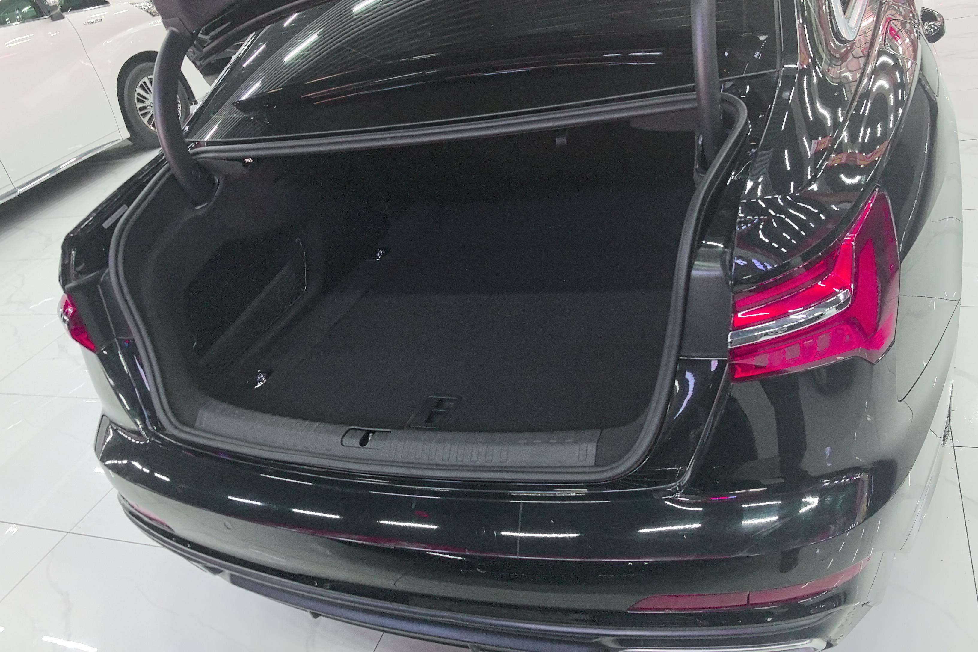 奥迪A6L 40TFSI 2020款 2.0T 自动 豪华动感型 (国Ⅵ) 