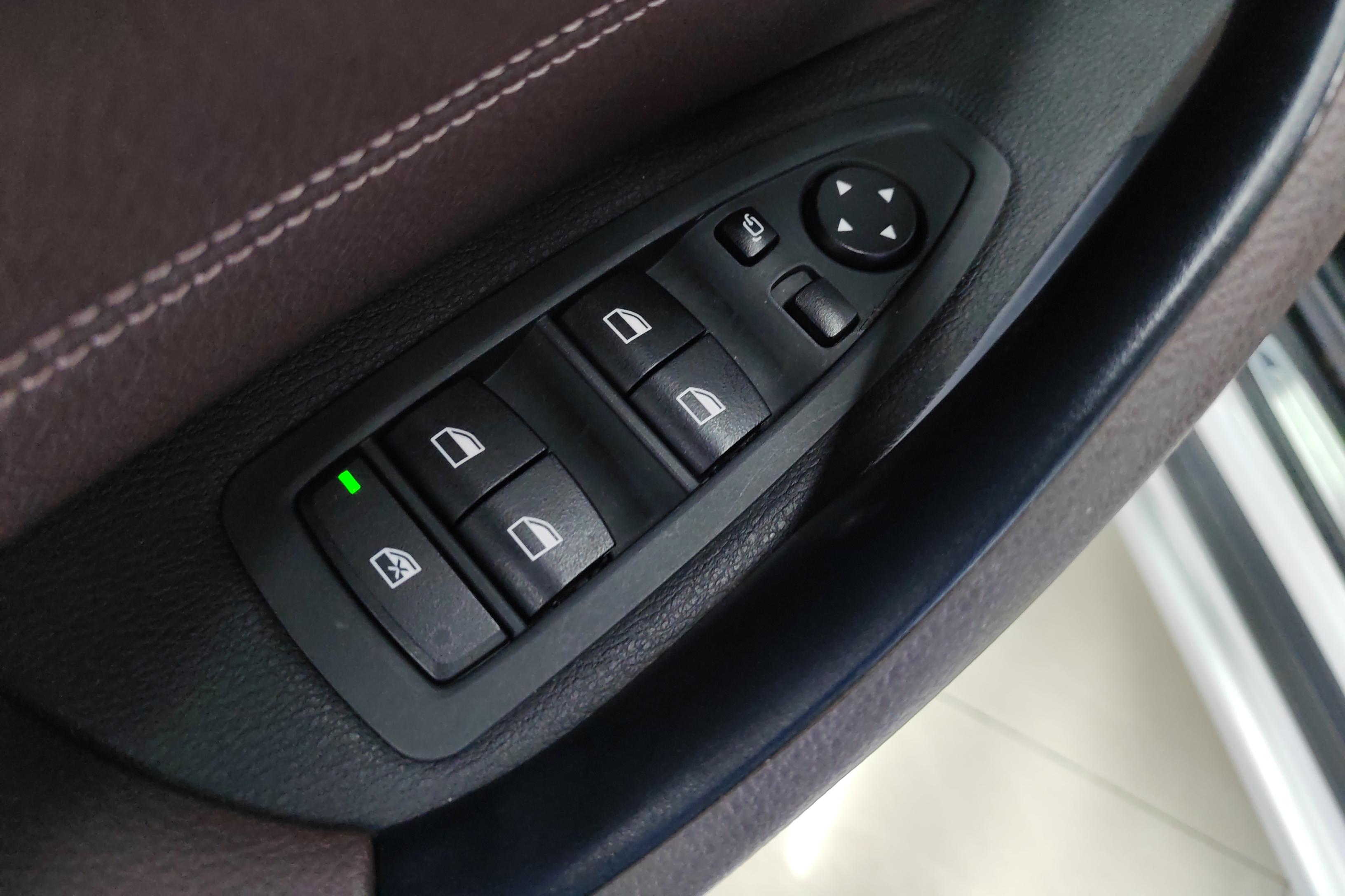 宝马X1 xDrive25Li 2020款 2.0T 自动 四驱 汽油 尊享型 (国Ⅵ) 