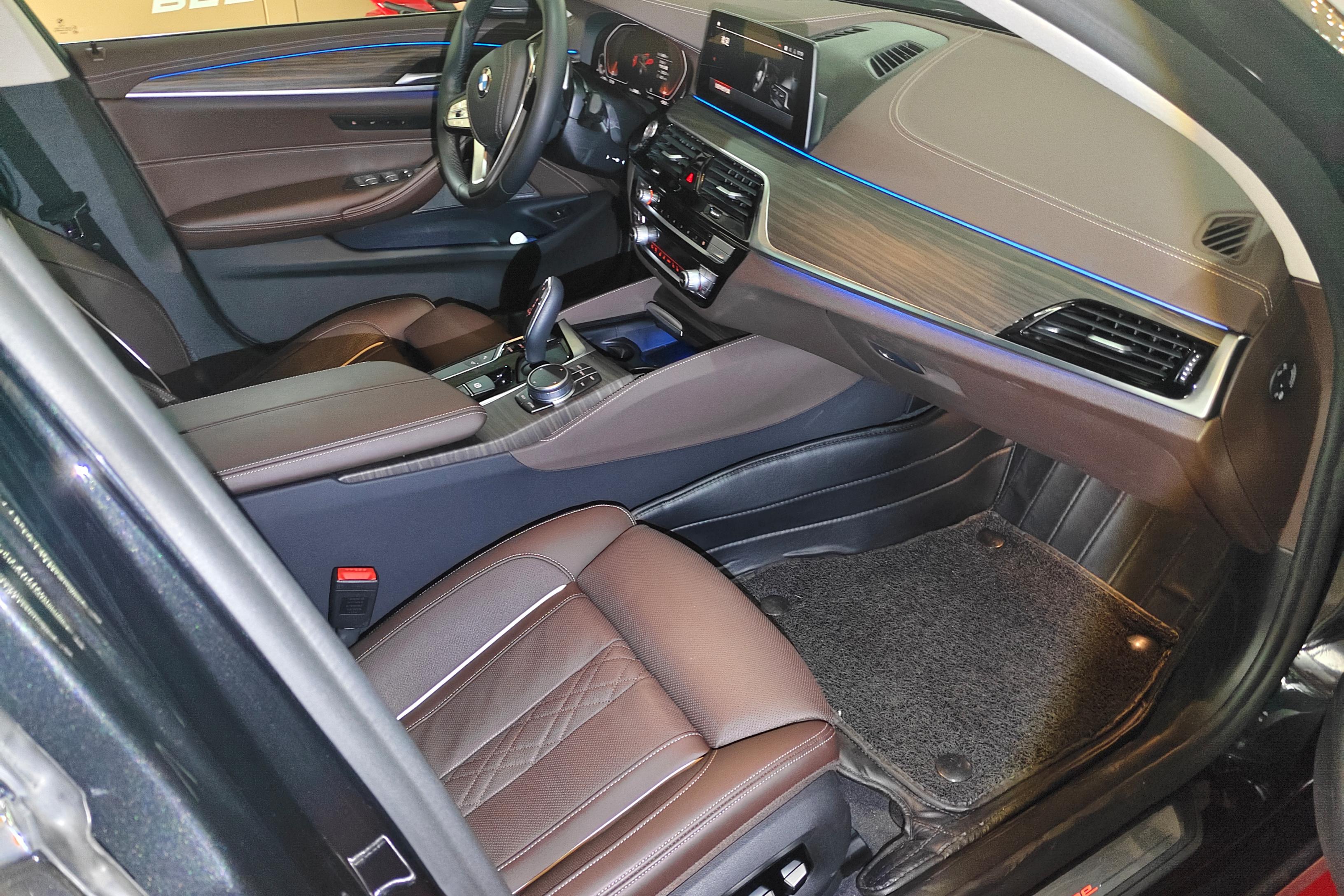 宝马5系 530Li 2020款 2.0T 自动 后驱 尊享型豪华套装 (国Ⅵ) 