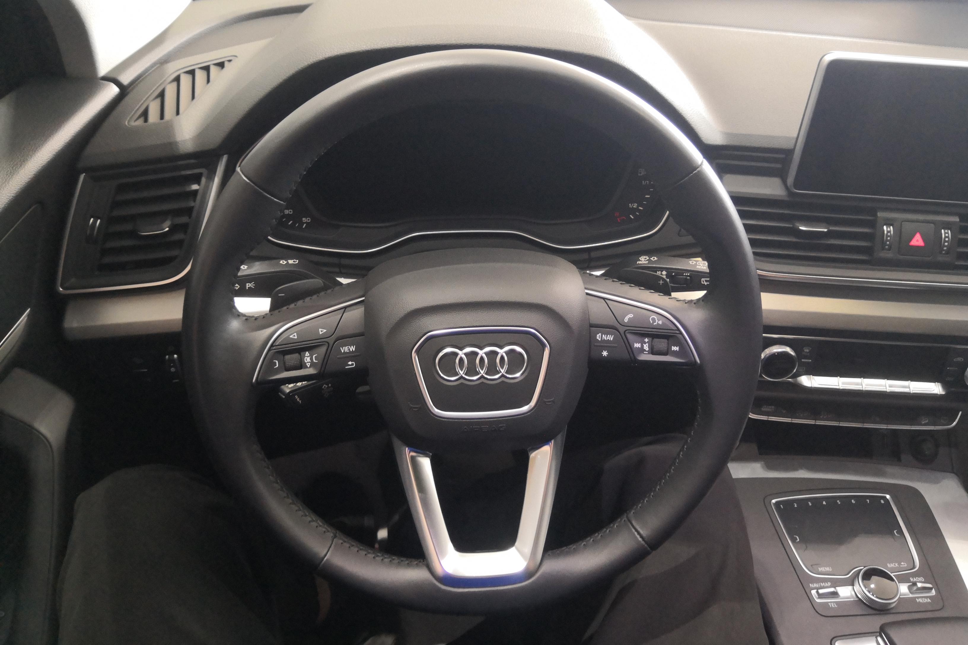 奥迪Q5L 40TFSI 2018款 2.0T 自动 荣享时尚型 (国Ⅵ) 