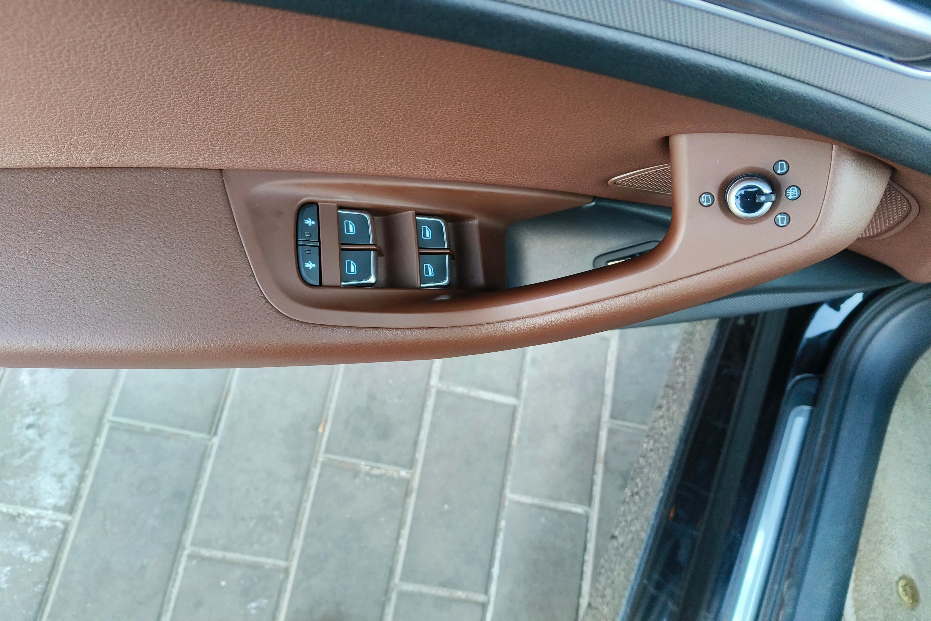 奥迪A6L 45TFSI 2018款 3.0T 自动 运动型30周年纪念版 (国Ⅴ) 