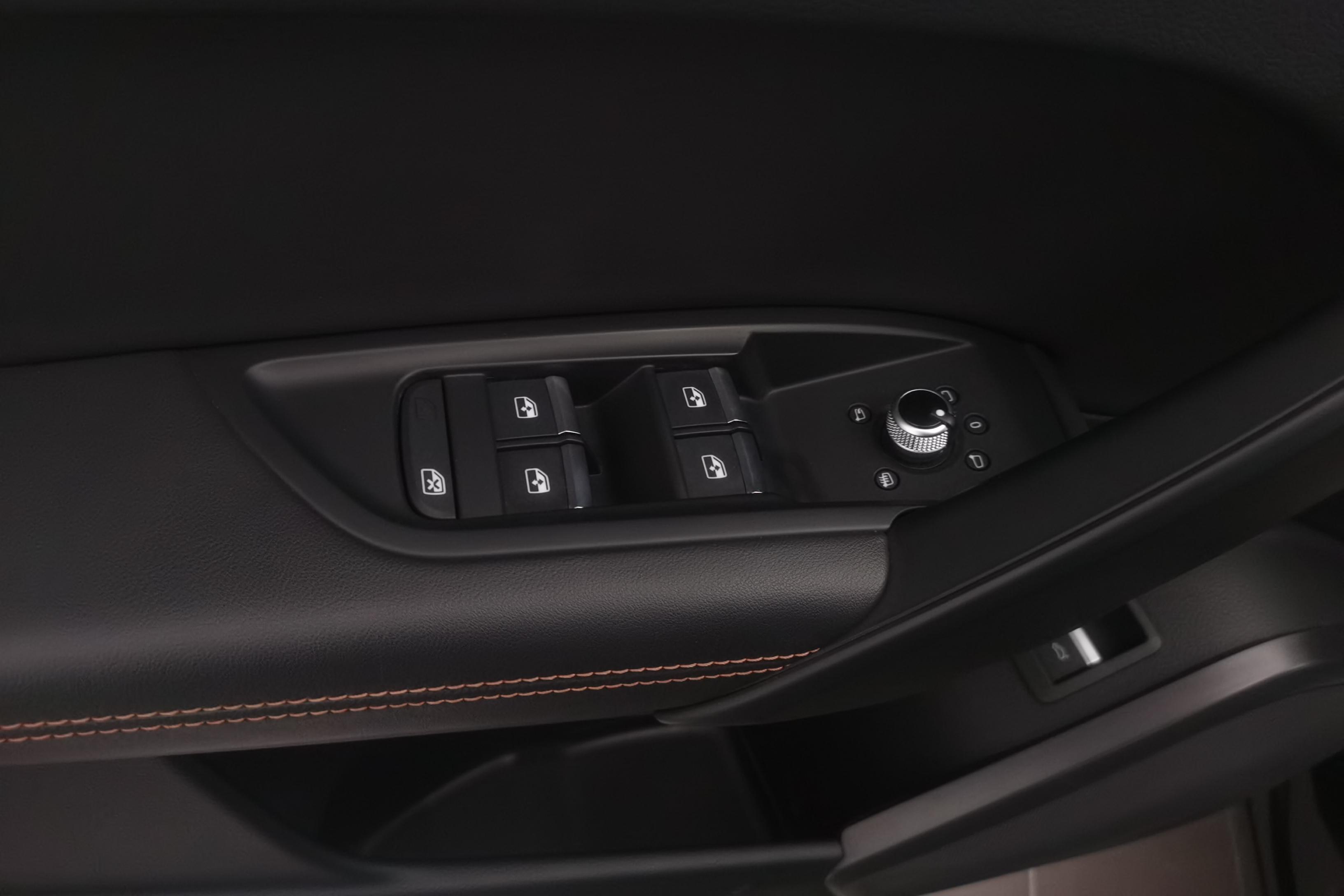 奥迪Q5L 40TFSI 2018款 2.0T 自动 荣享时尚型 (国Ⅴ) 