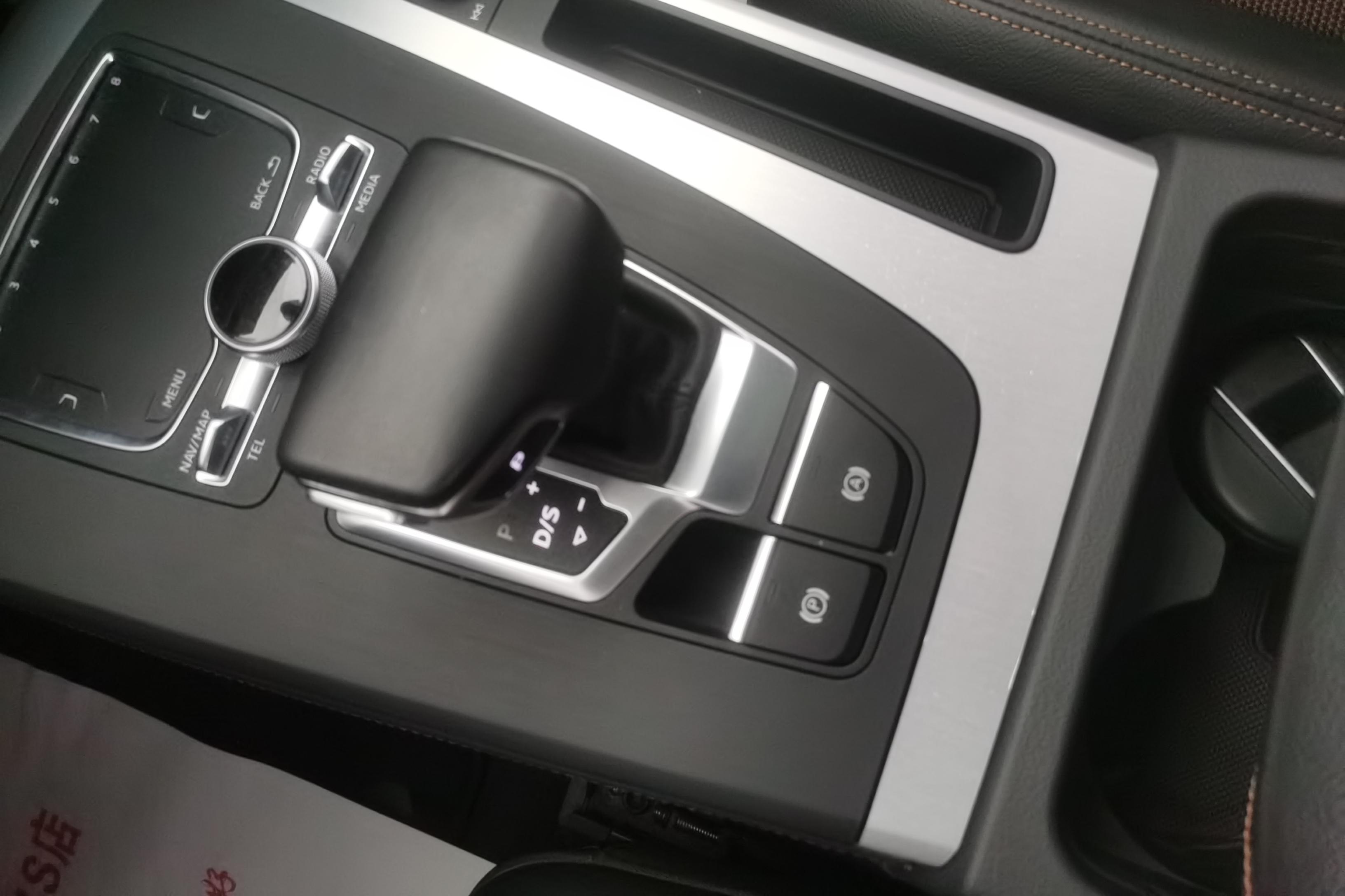 奥迪Q5L 40TFSI 2018款 2.0T 自动 荣享时尚型 (国Ⅴ) 