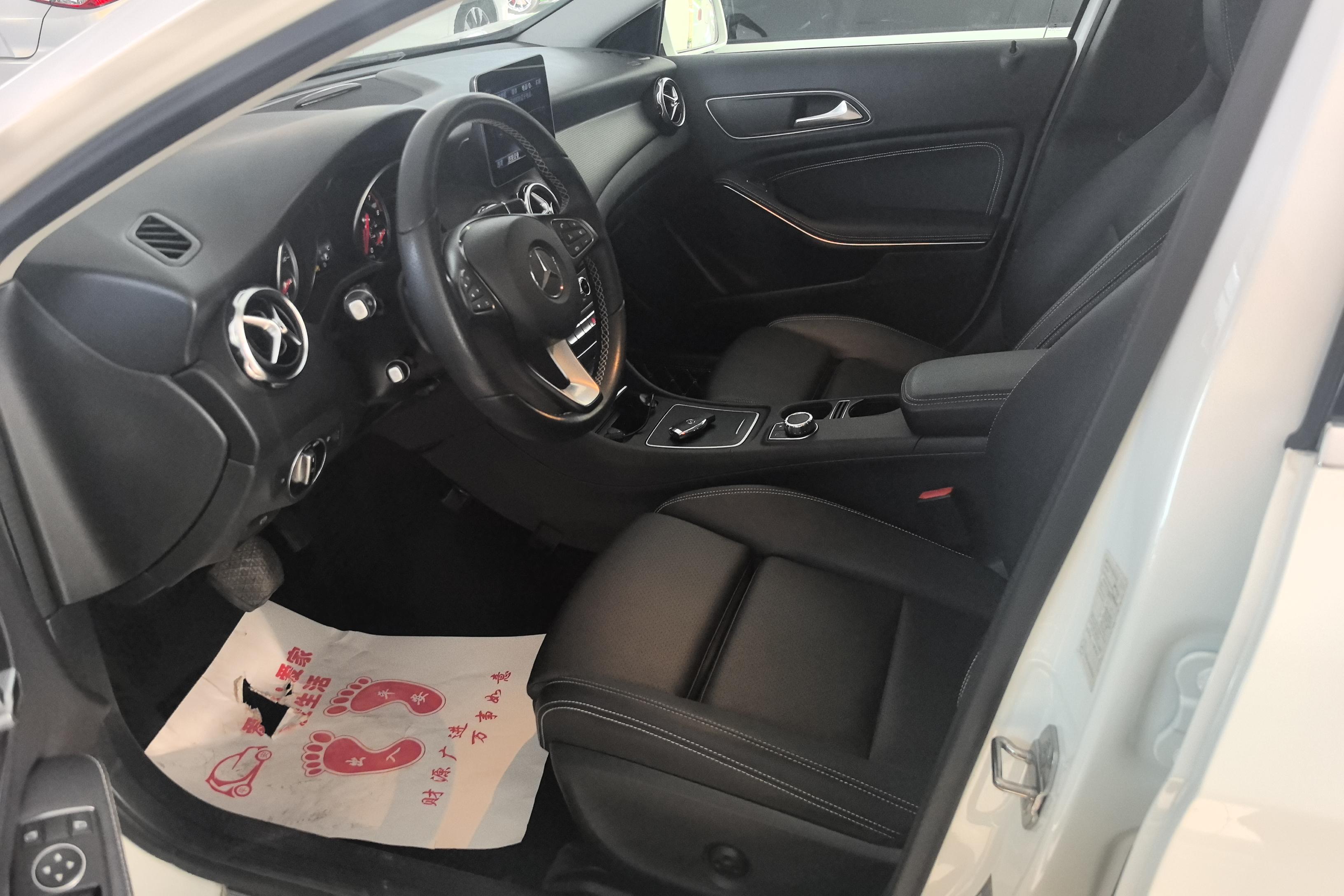 奔驰GLA 200 2017款 1.6T 自动 动感型 (国Ⅴ) 
