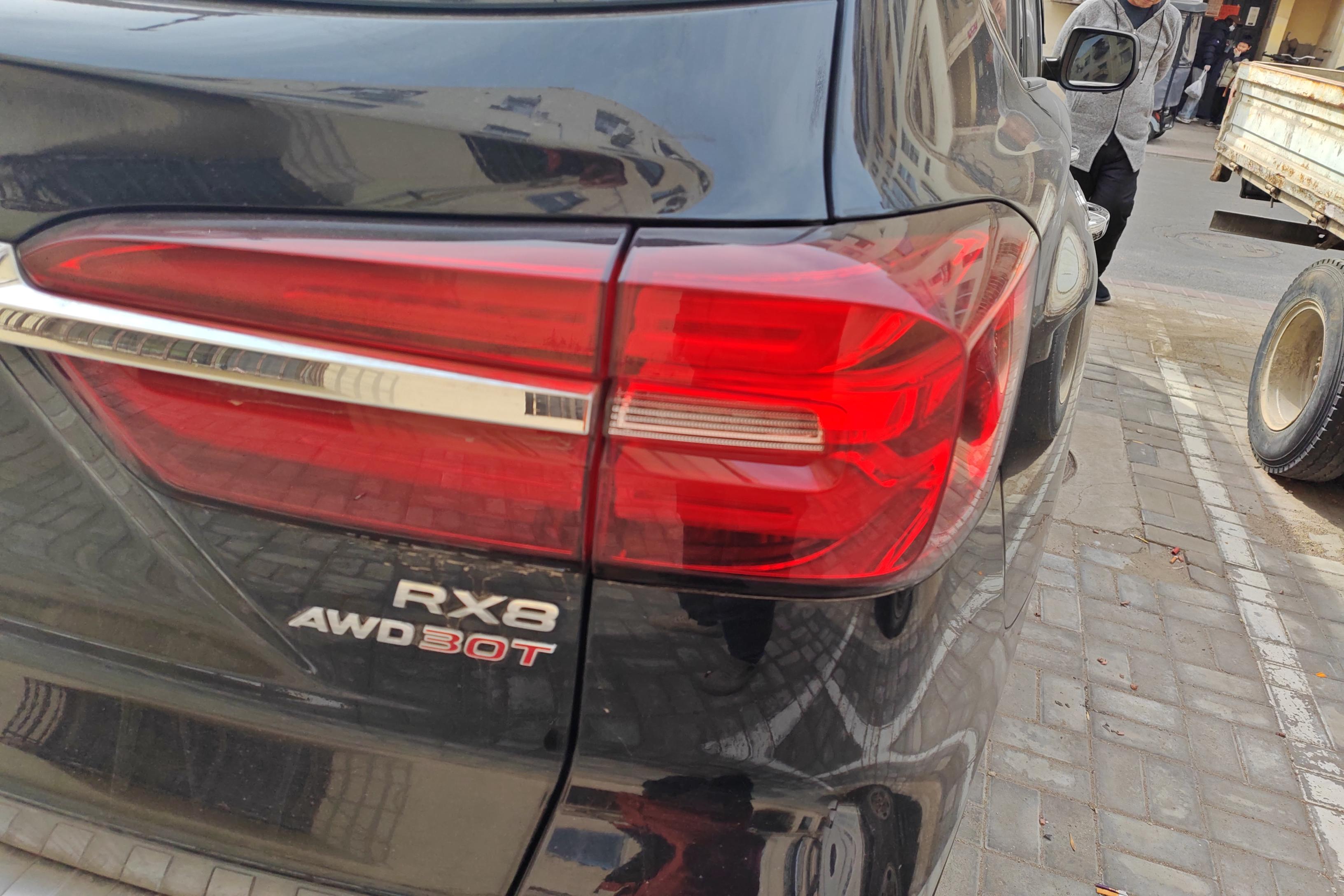 荣威RX8 2019款 2.0T 自动 四驱 30T智联网超群至尊版 (国Ⅵ) 