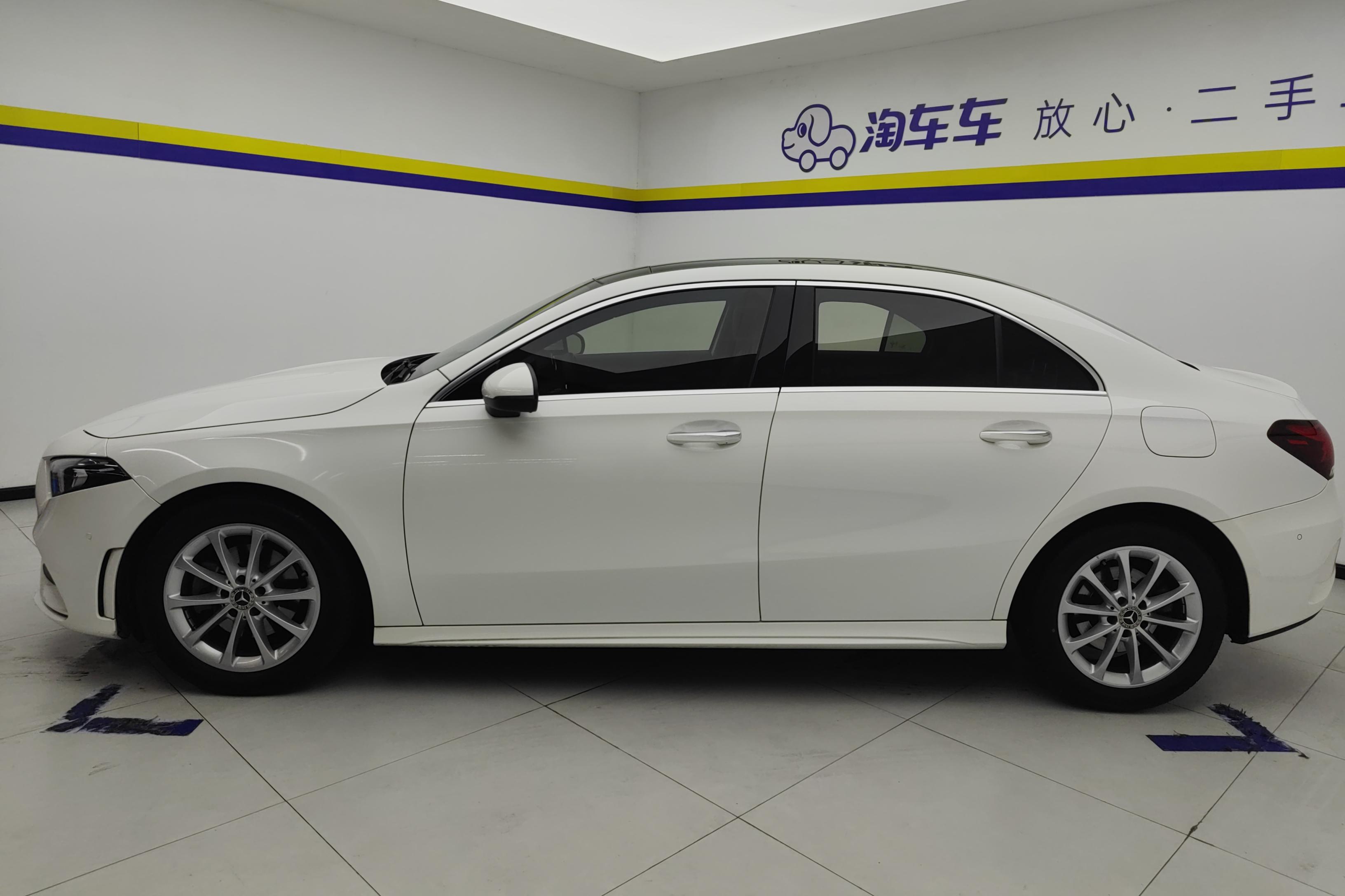 奔驰A级 A200L 2020款 1.3T 自动 运动轿车版 (国Ⅵ) 