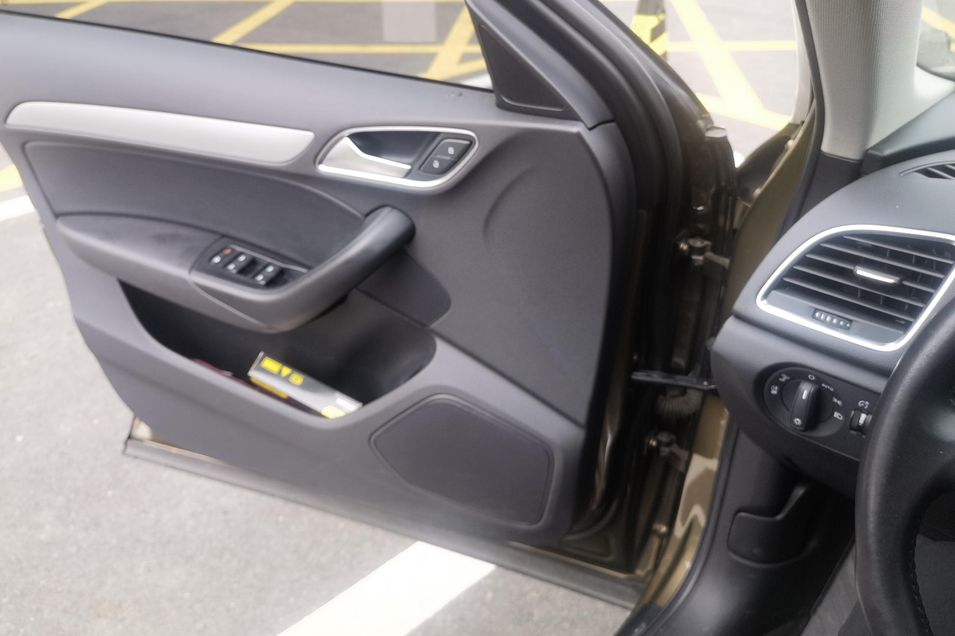 奥迪Q3 35TFSI 2018款 2.0T 自动 前驱 时尚型30周年纪念版 (国Ⅴ) 