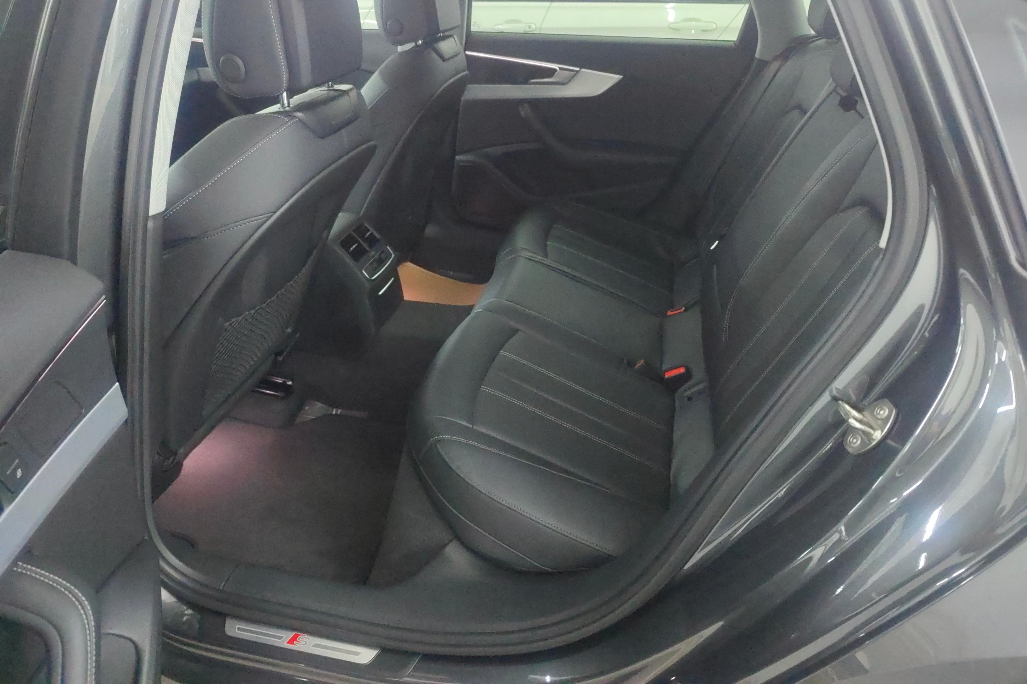 奥迪A4L 40TFSI 2022款 2.0T 自动 前驱 豪华动感型 (国Ⅵ) 