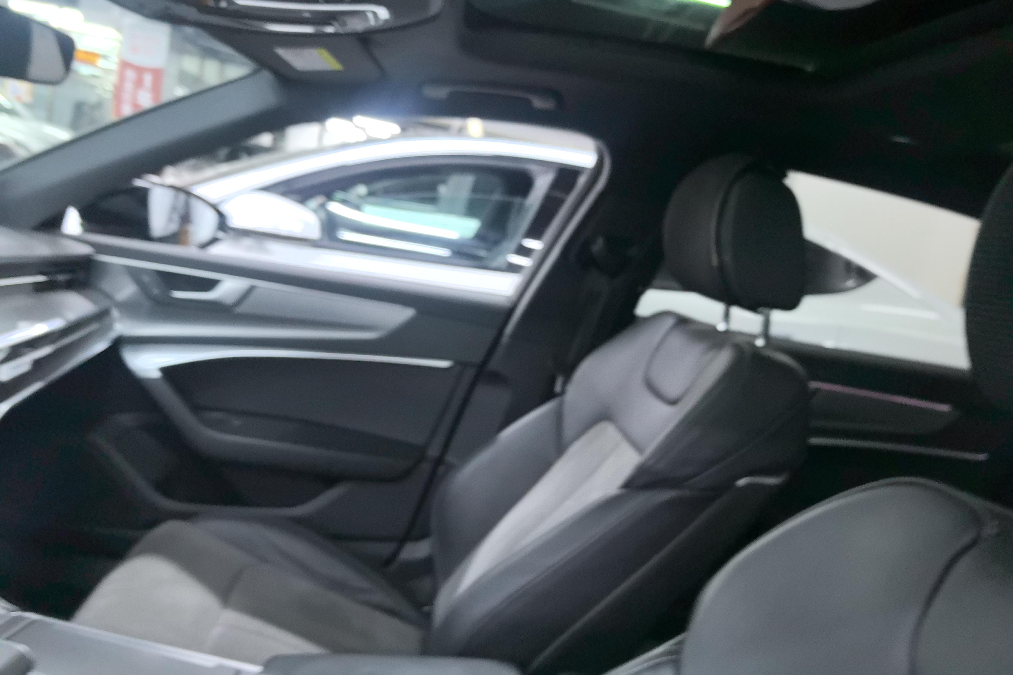 奥迪A6L 45TFSI 2022款 2.0T 自动 臻选动感型 (国Ⅵ) 