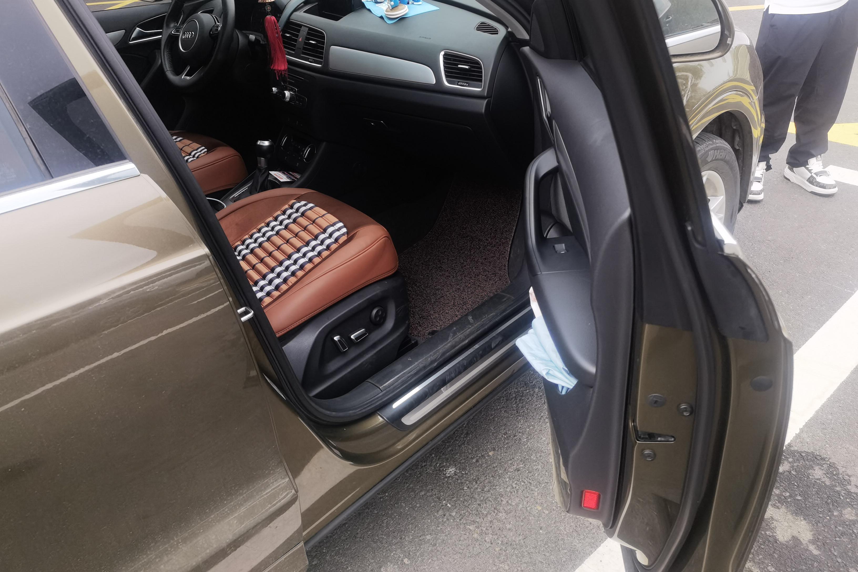 奥迪Q3 35TFSI 2018款 2.0T 自动 前驱 时尚型30周年纪念版 (国Ⅴ) 