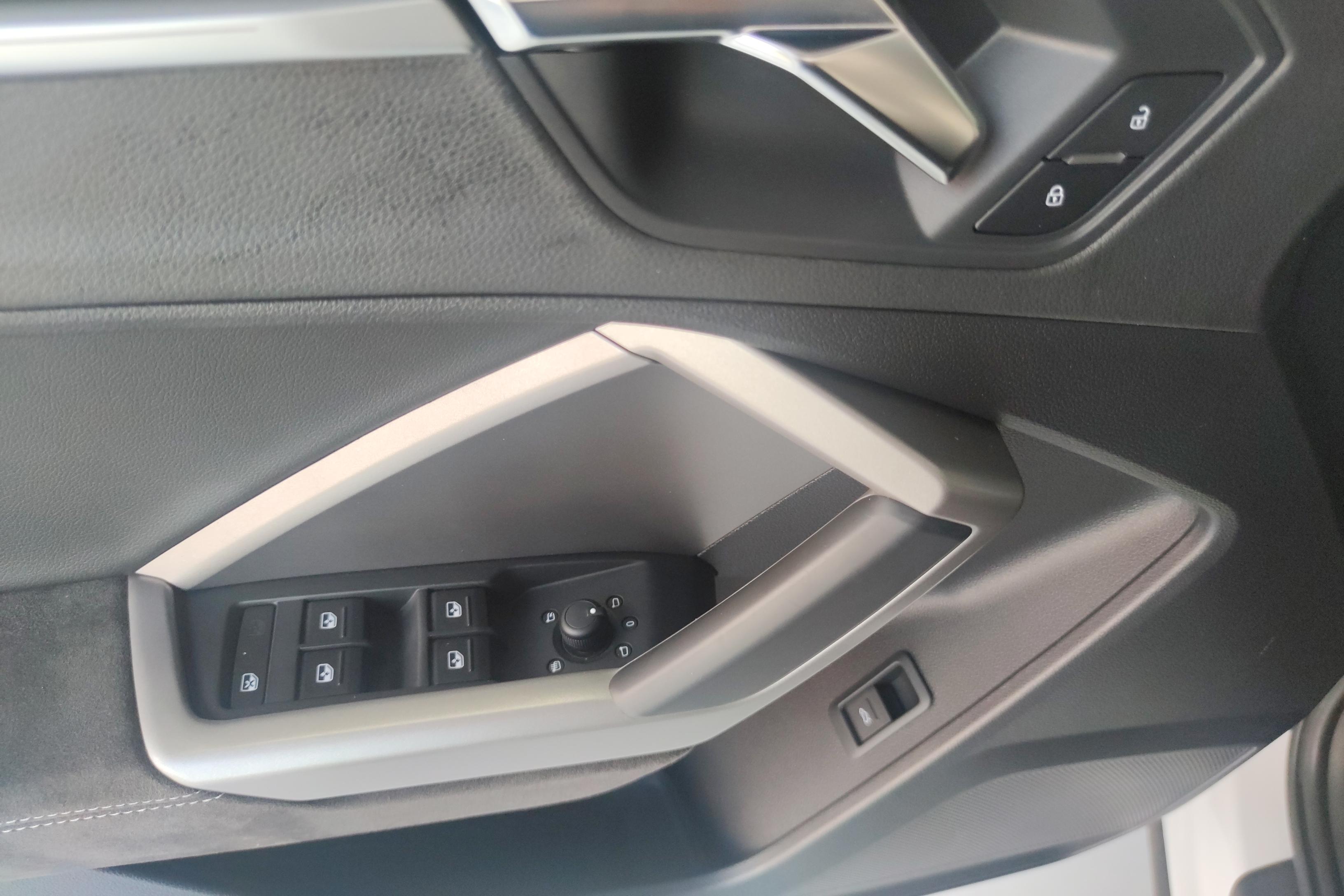 奥迪Q3 40TFSI 2019款 2.0T 自动 前驱 时尚动感型 (国Ⅵ) 