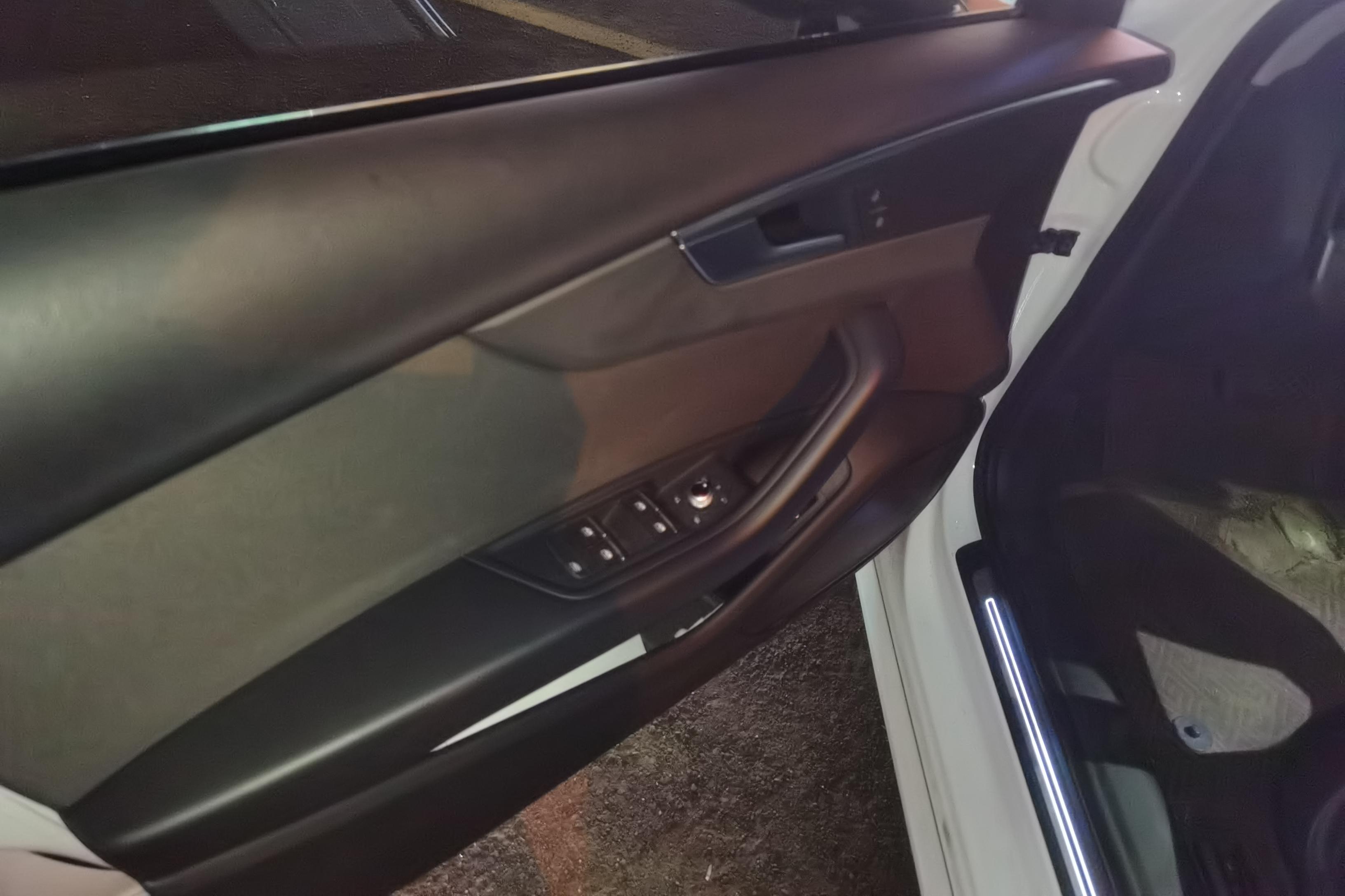 奥迪A4L 2019款 2.0T 自动 进取型 (国Ⅵ) 