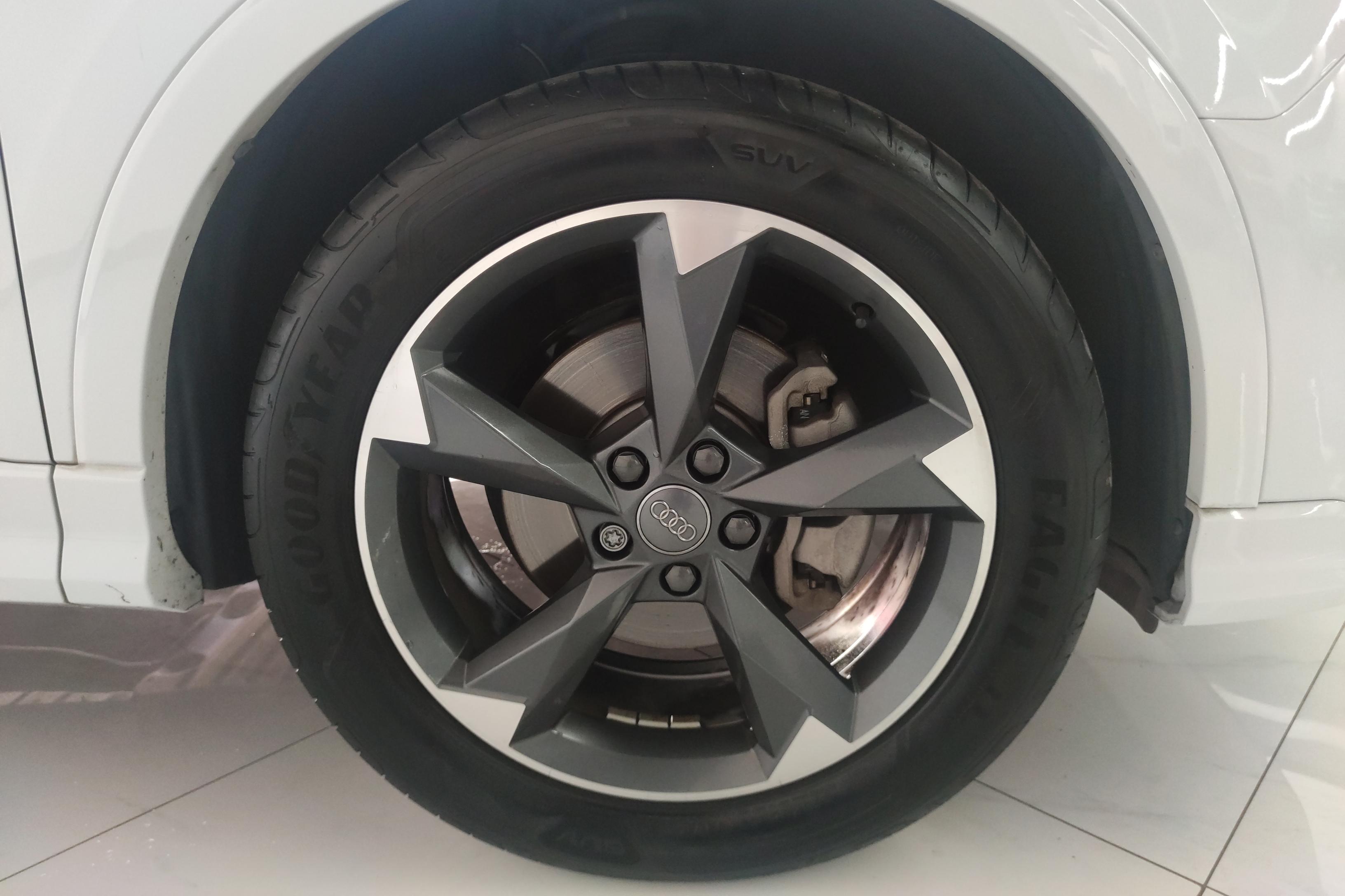 奥迪Q3 40TFSI 2019款 2.0T 自动 前驱 时尚动感型 (国Ⅵ) 