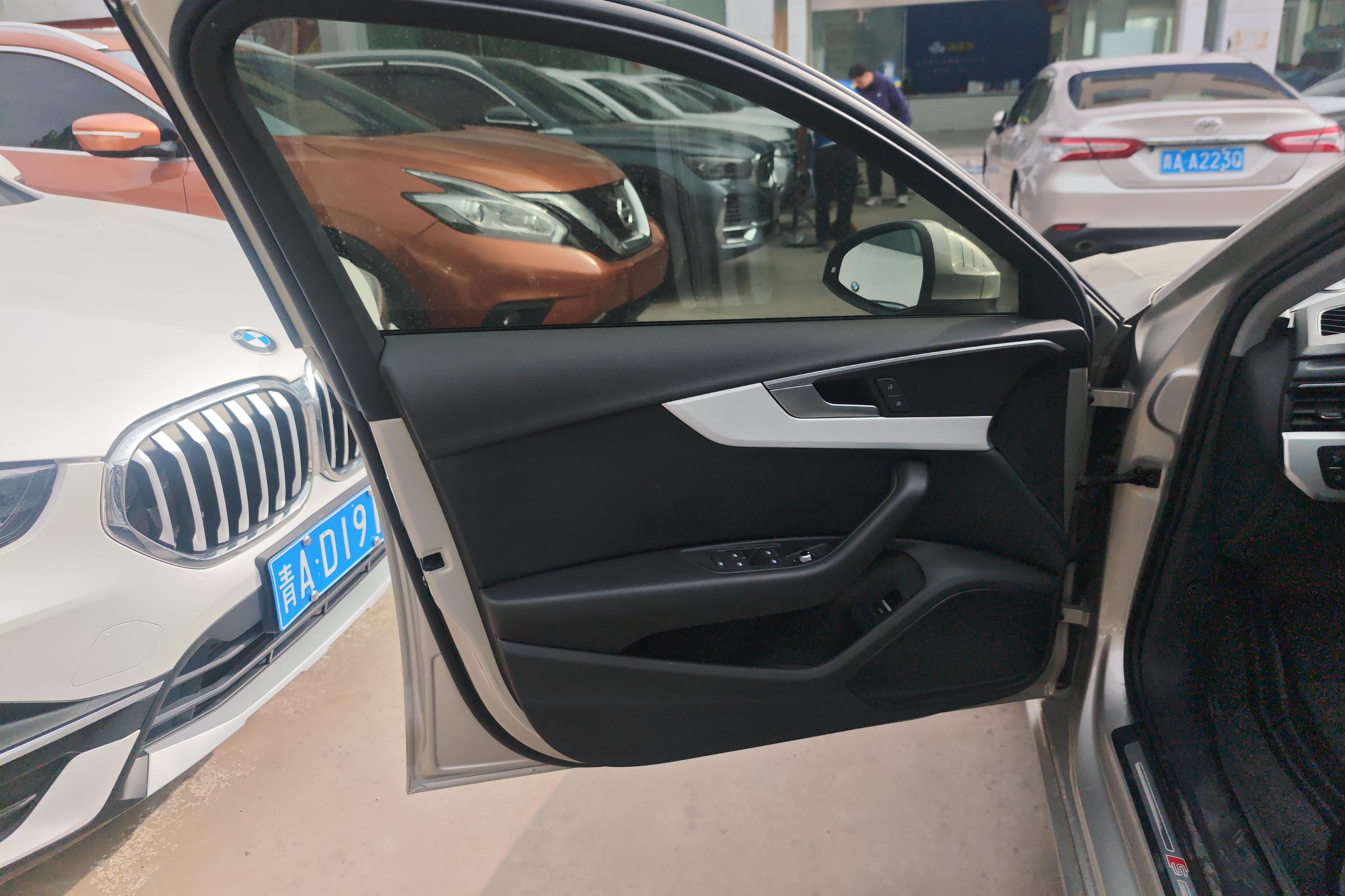 奥迪A4L 2019款 2.0T 自动 时尚型 (国Ⅴ) 