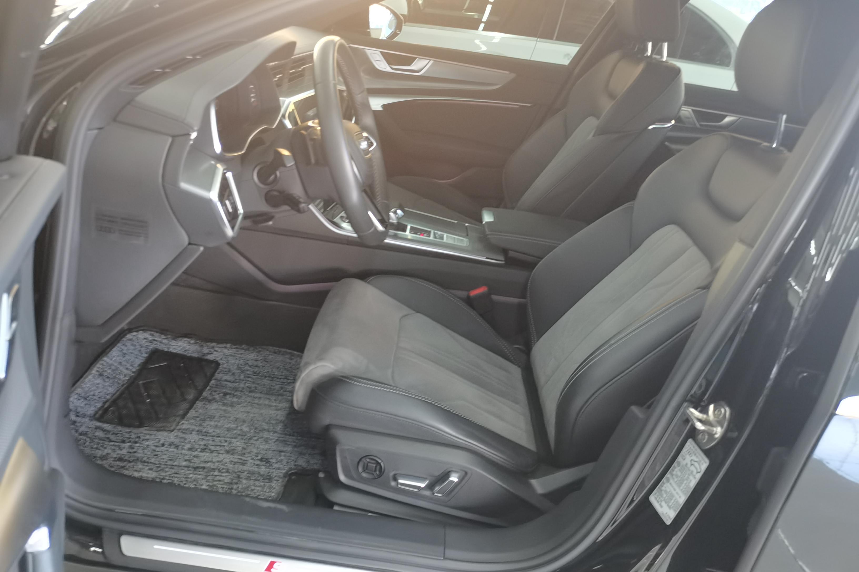 奥迪A6L 40TFSI 2023款 2.0T 自动 豪华动感型 (国Ⅵ) 