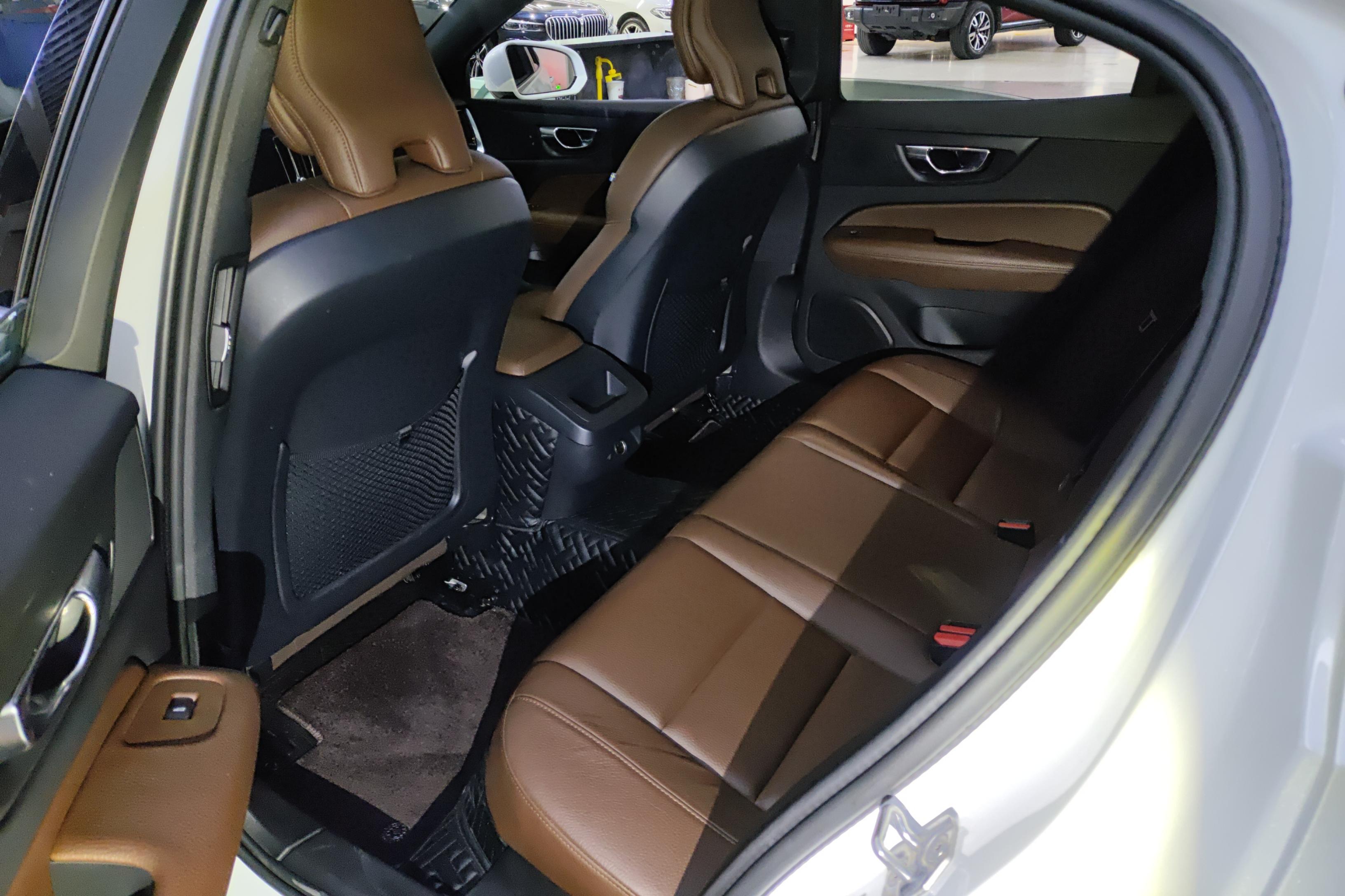 沃尔沃S60 T4 2020款 2.0T 自动 智远豪华版 (国Ⅵ) 