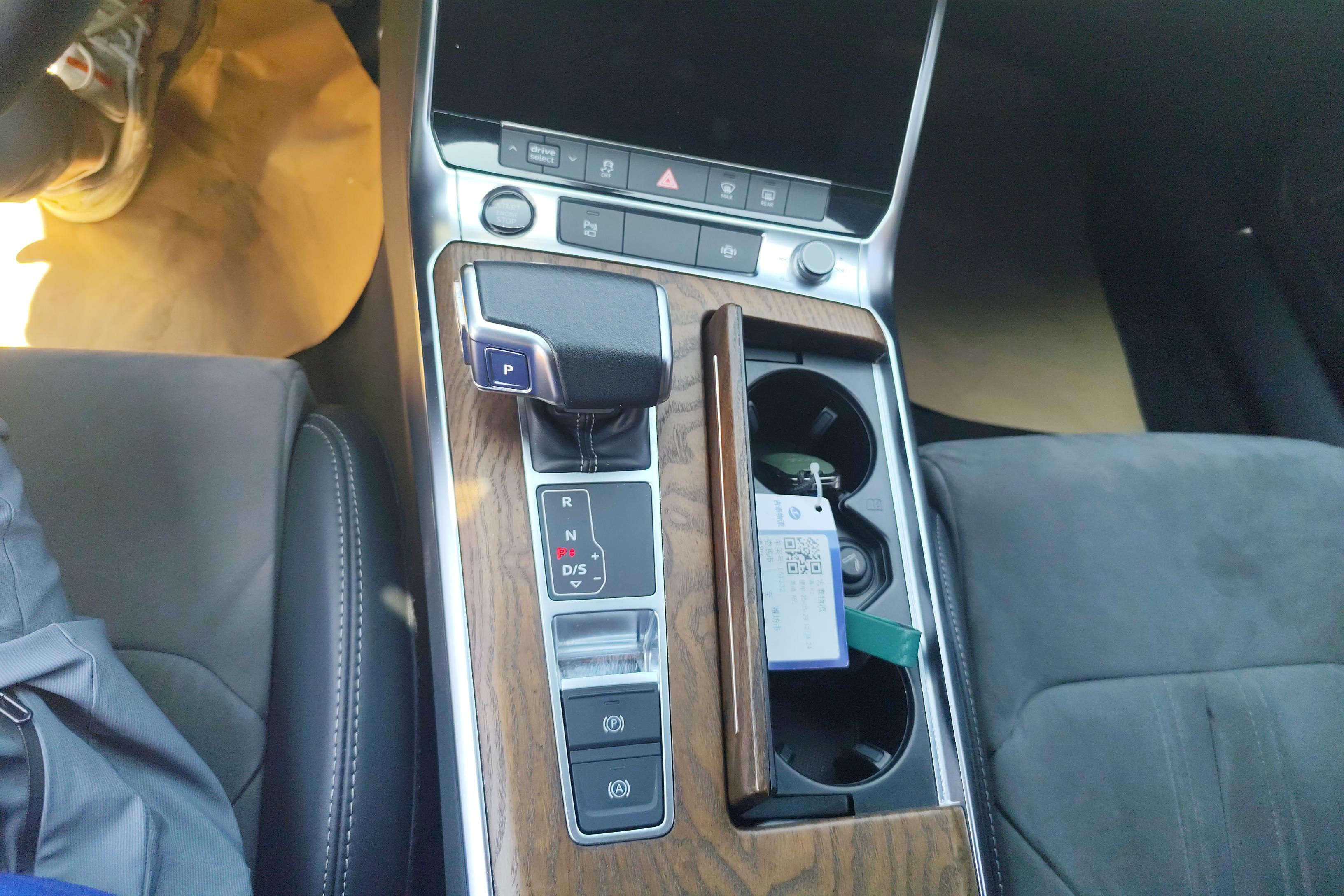 奥迪A6L 40TFSI 2020款 2.0T 自动 豪华动感型 (国Ⅵ) 