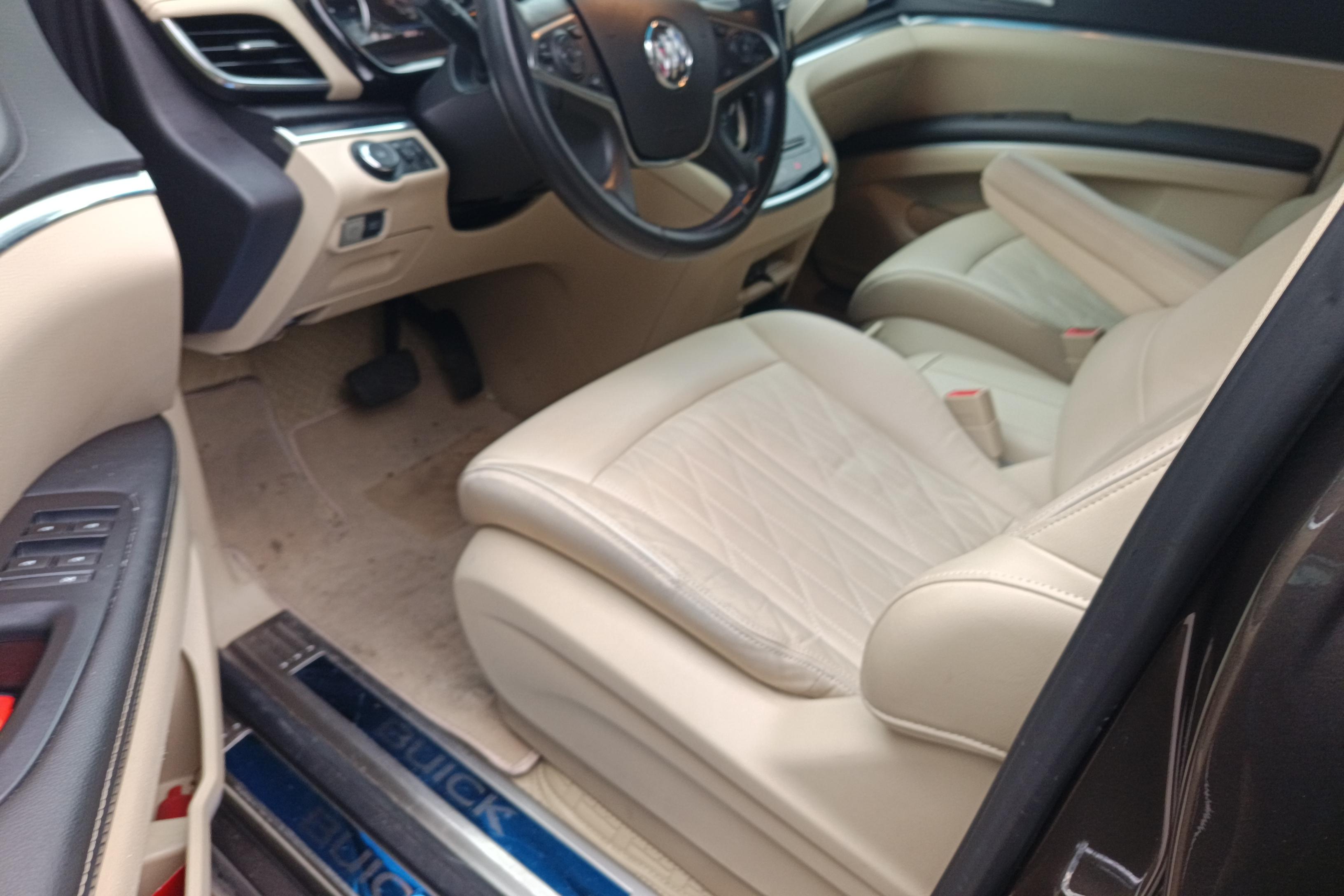 别克GL8 2022款 2.0T 自动 7座 652T豪华型 (国Ⅵ) 