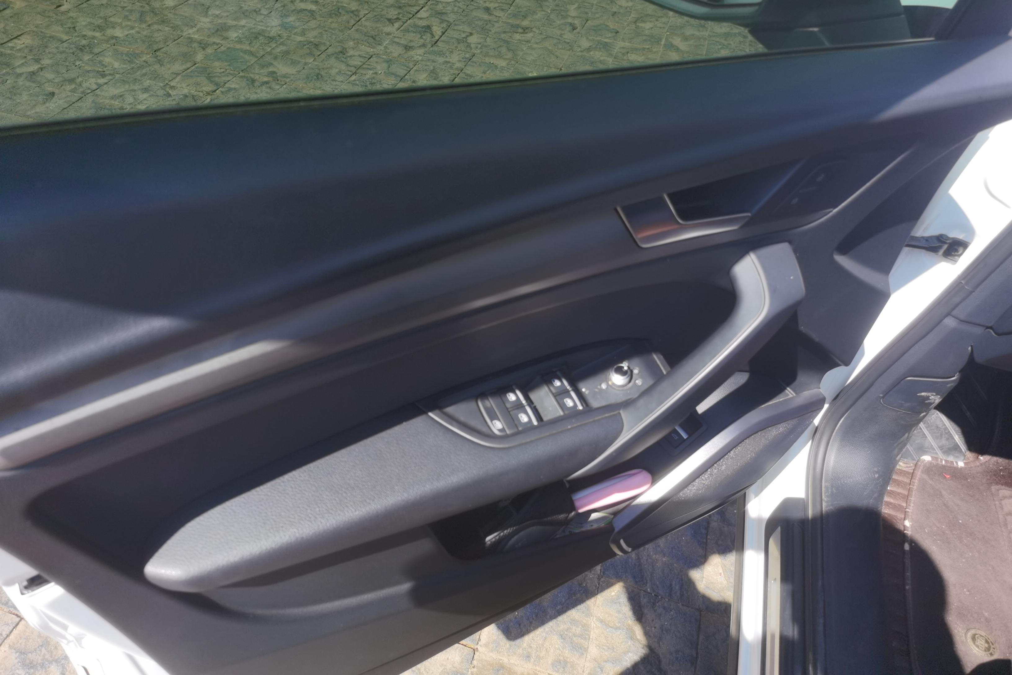 奥迪Q5L 40TFSI 2018款 2.0T 自动 荣享时尚型 (国Ⅴ) 