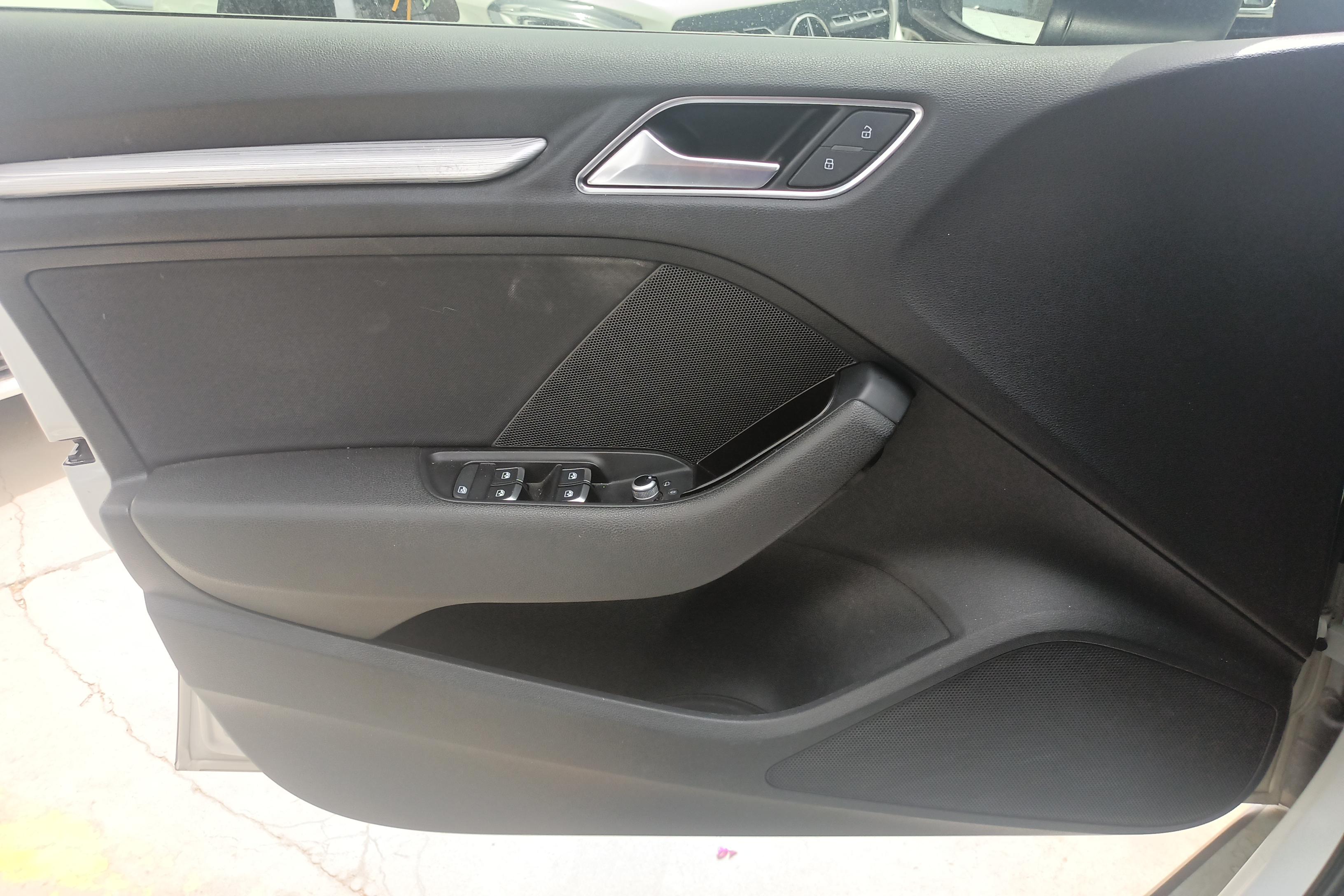 奥迪A3 35TFSI 2018款 1.4T 自动 运动型30周年Limousine (国Ⅴ) 