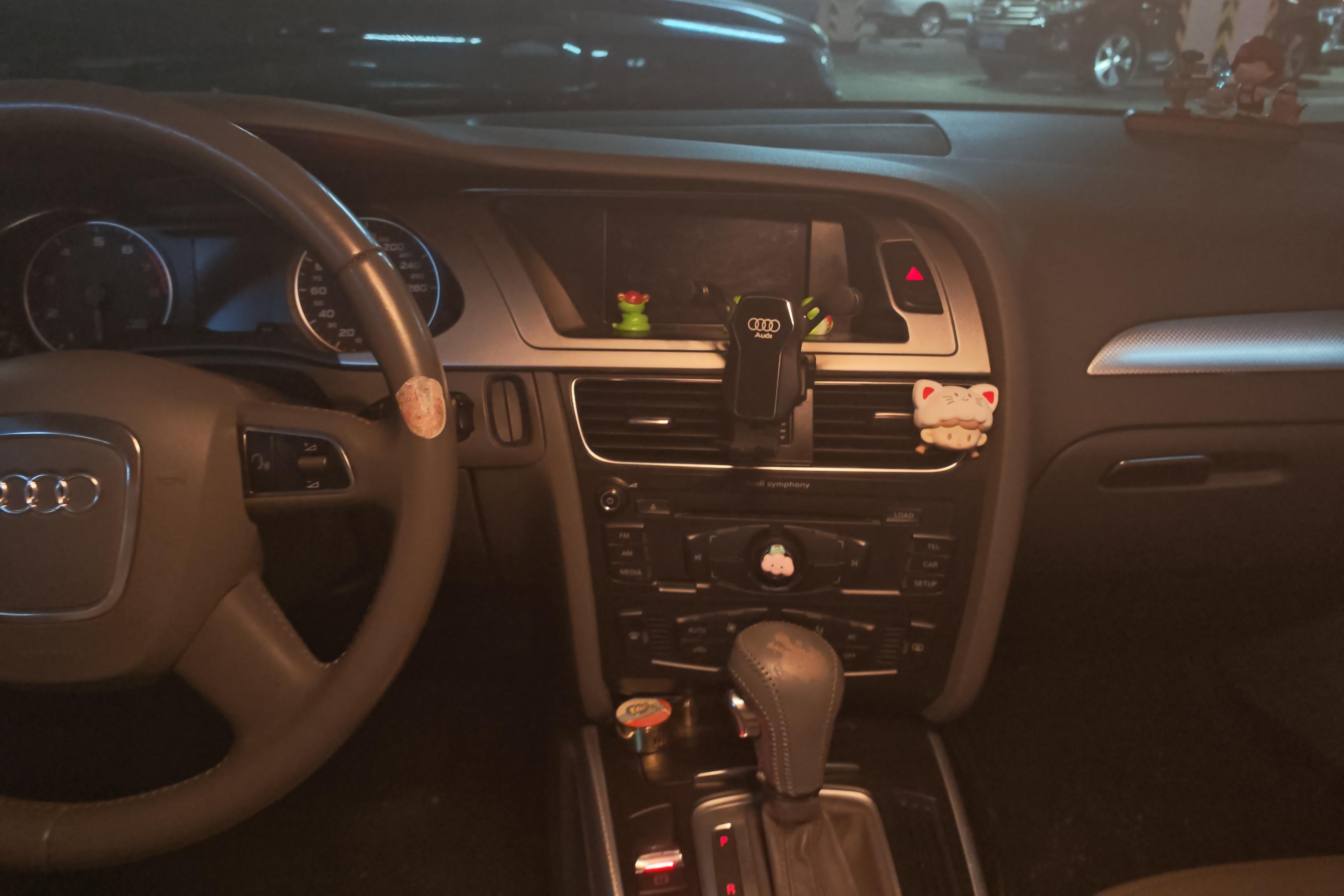 奥迪A4L 2012款 2.0T 自动 标准型 (国Ⅳ) 