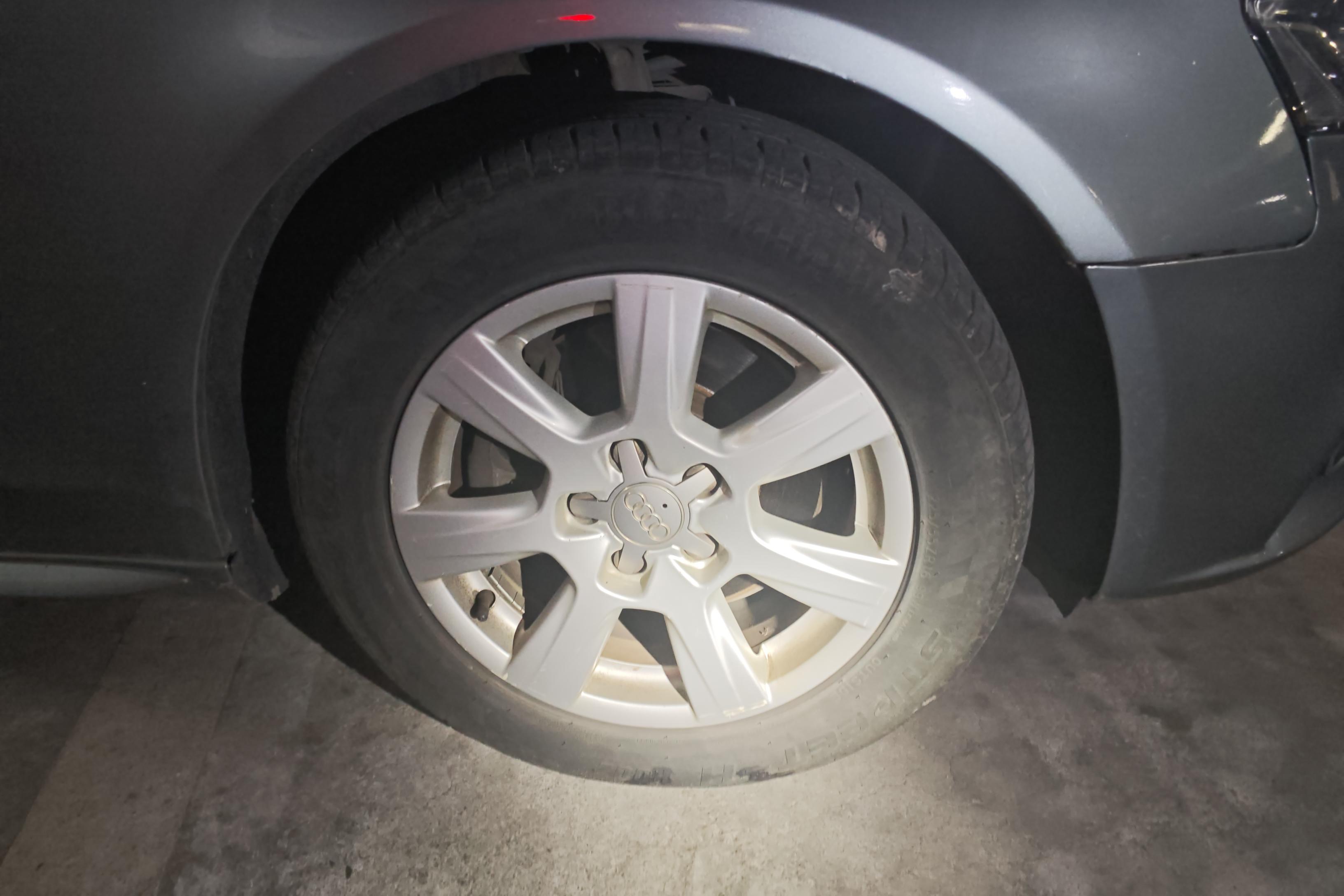 奥迪A4L 2012款 2.0T 自动 标准型 (国Ⅳ) 