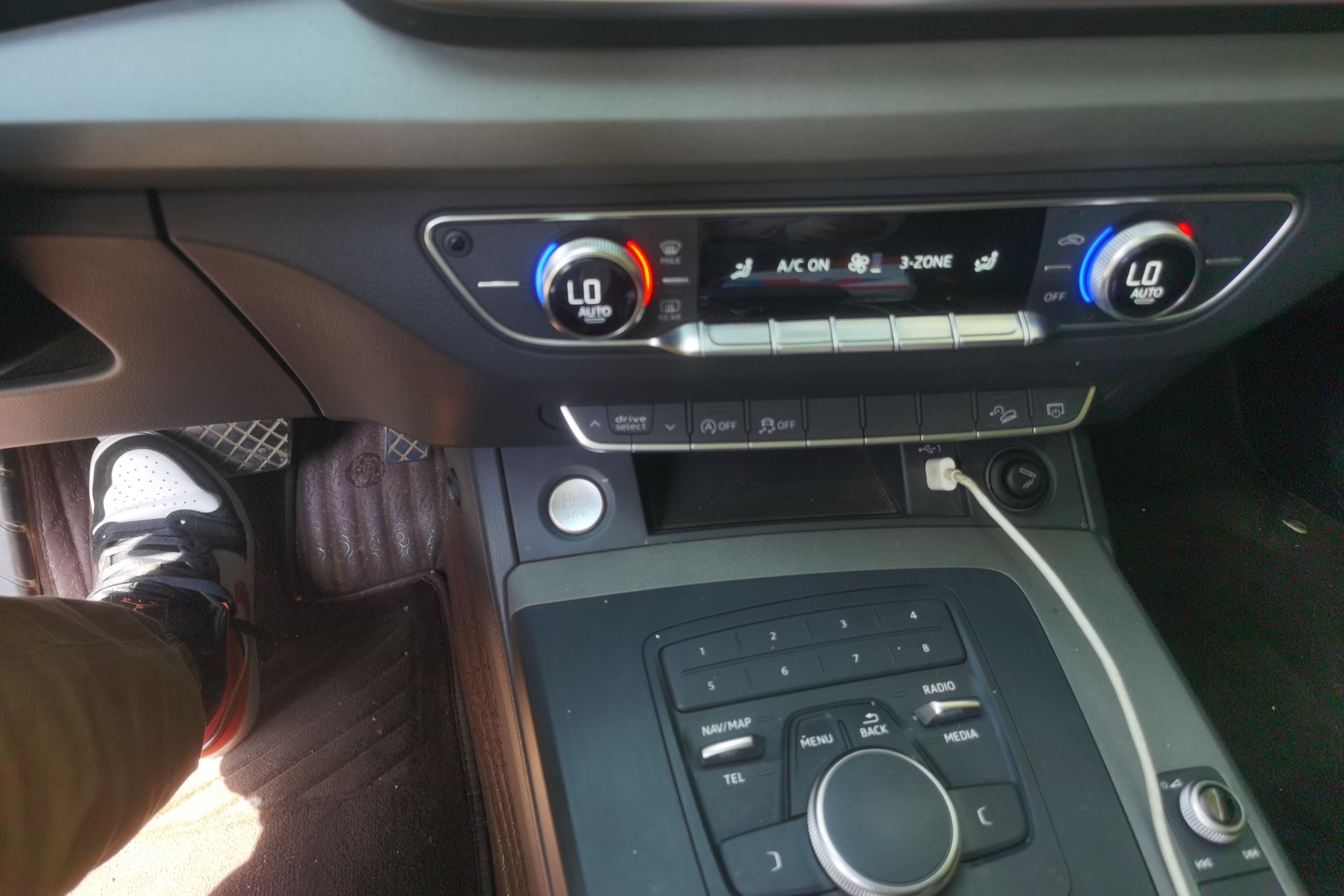 奥迪Q5L 40TFSI 2018款 2.0T 自动 荣享时尚型 (国Ⅴ) 