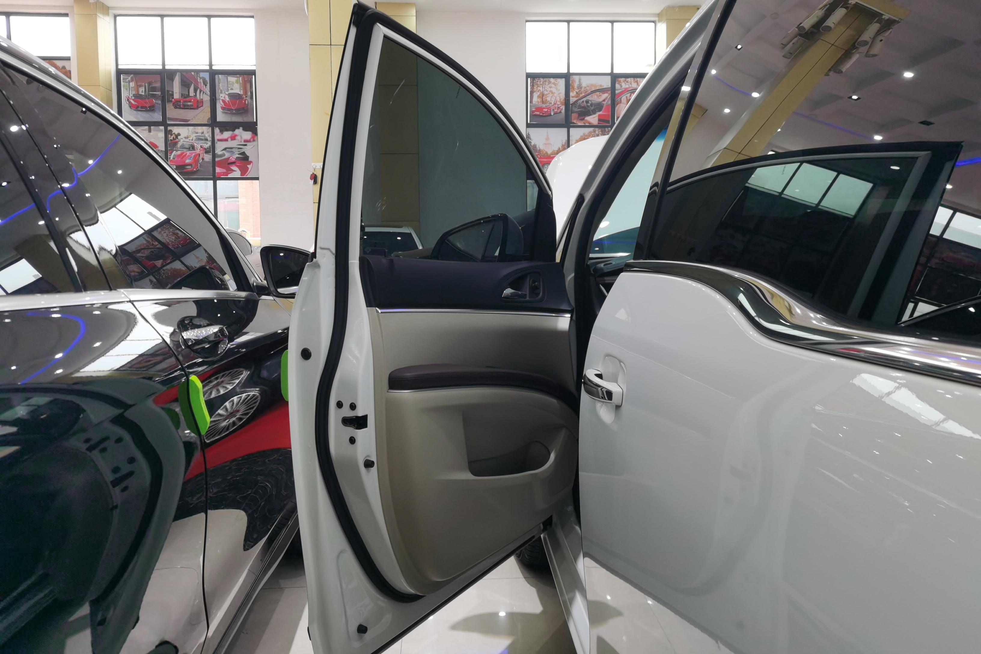 别克GL8 2020款 2.0T 自动 7座 652T豪华型 (国Ⅵ) 
