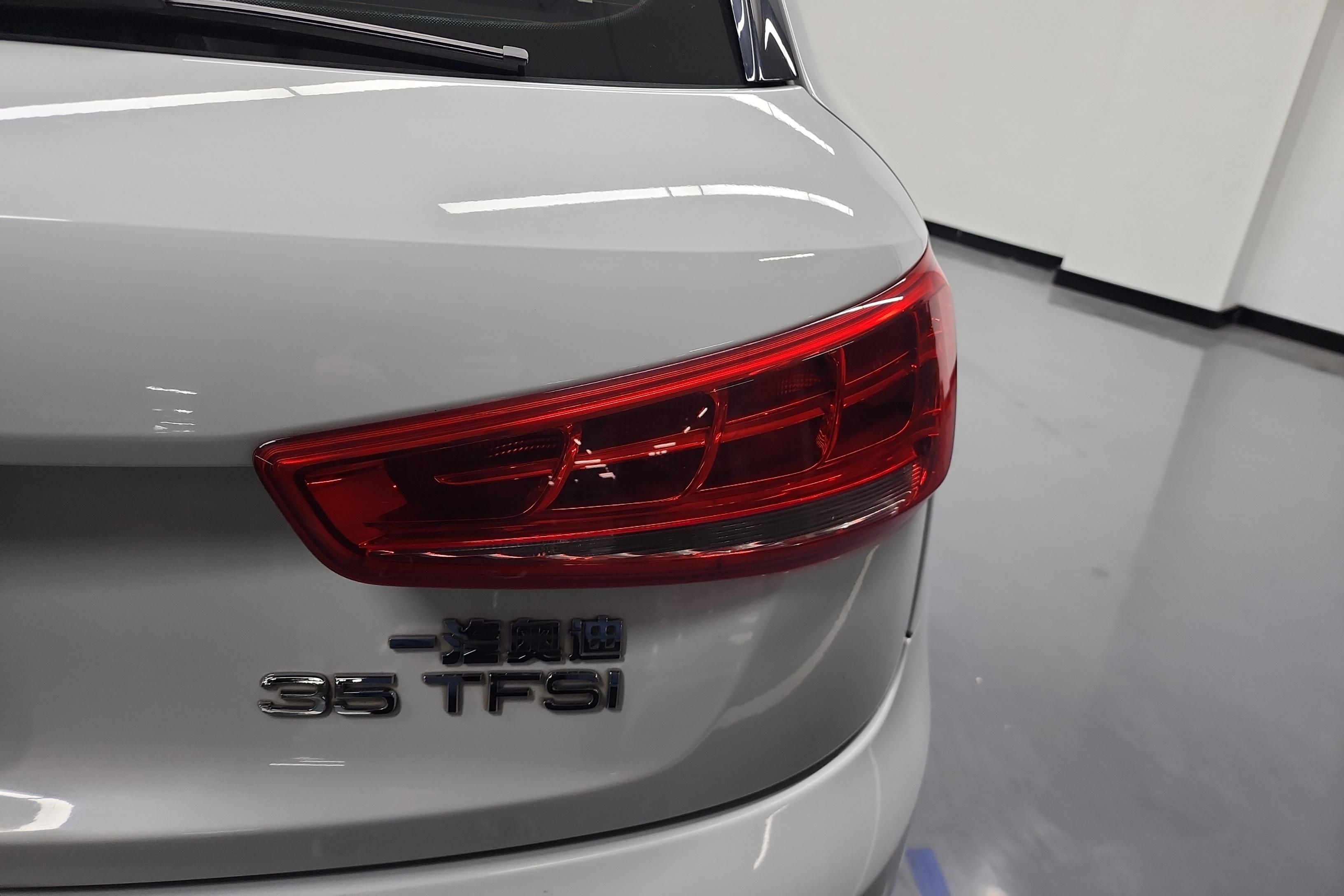 奥迪Q3 35TFSI 2013款 2.0T 自动 前驱 进取型 (国Ⅳ) 