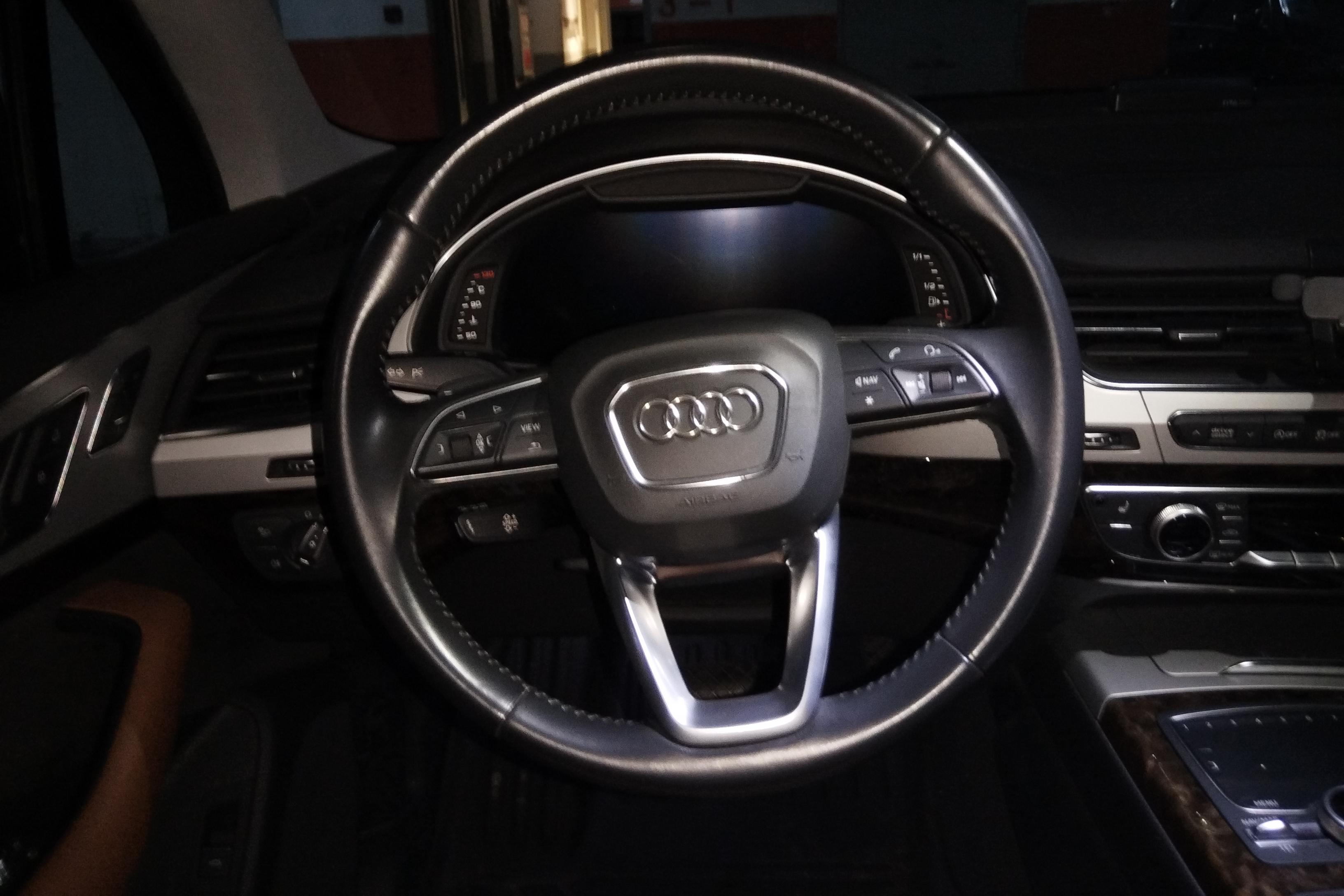奥迪Q7 55 [进口] 2019款 3.0T 自动 S-Line运动型 