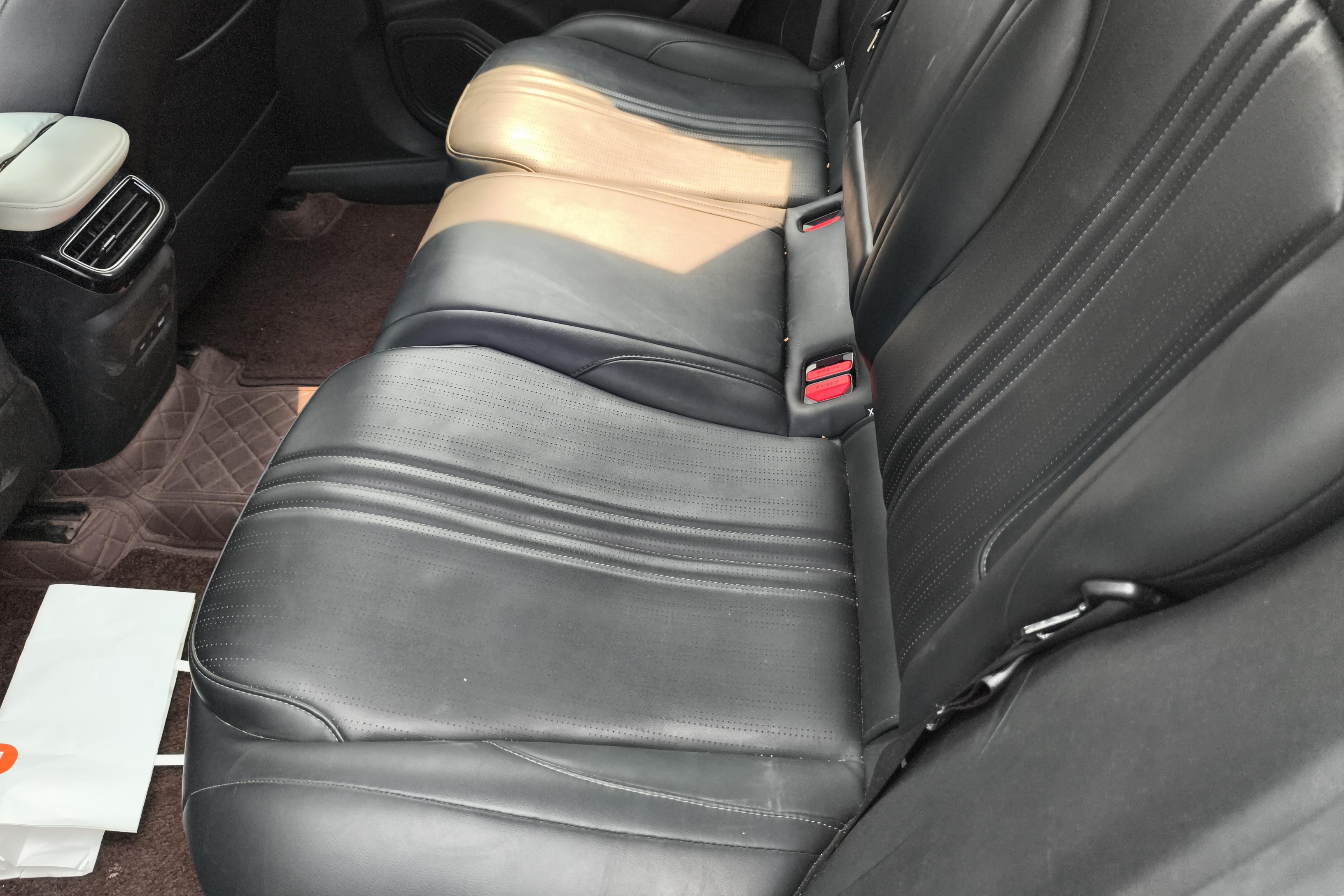 吉利银河银河L7 2023款 1.5T 自动 115km-MAX (国Ⅵ) 