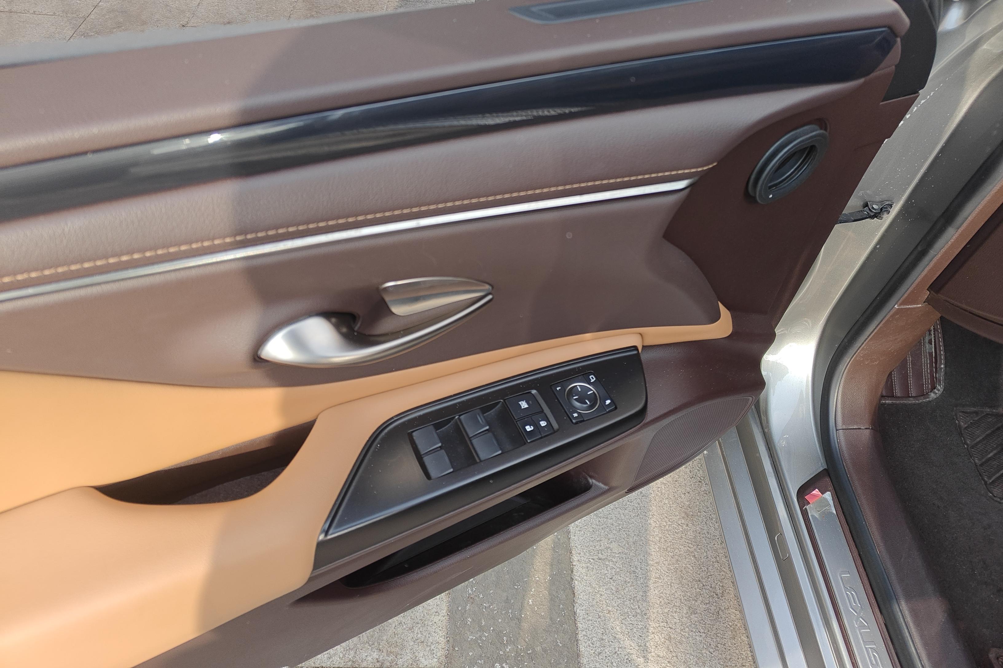 雷克萨斯ES 200 [进口] 2018款 2.0L 自动 卓越版 (国Ⅴ) 
