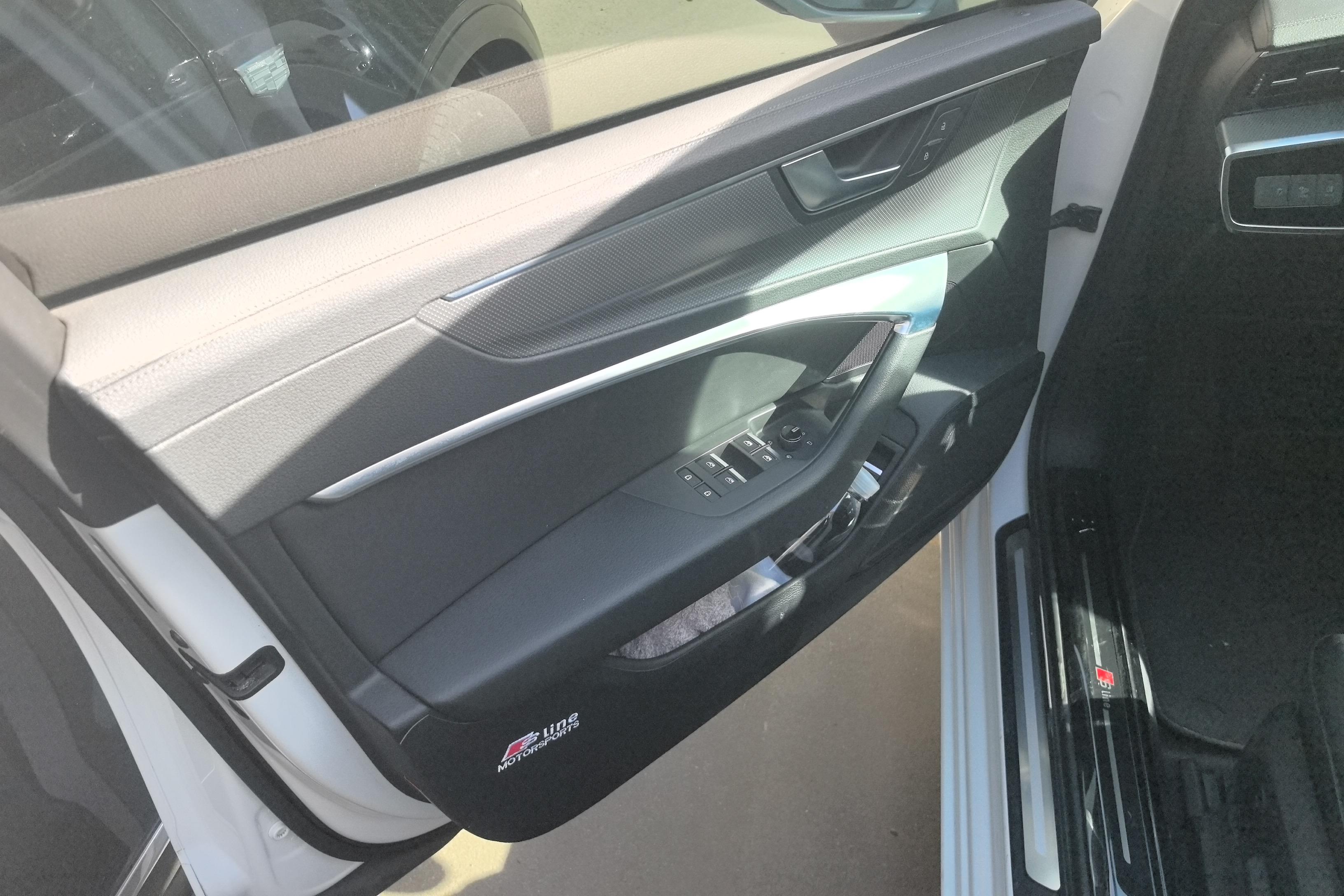 奥迪A6L 40TFSI 2020款 2.0T 自动 豪华动感型 (国Ⅵ) 