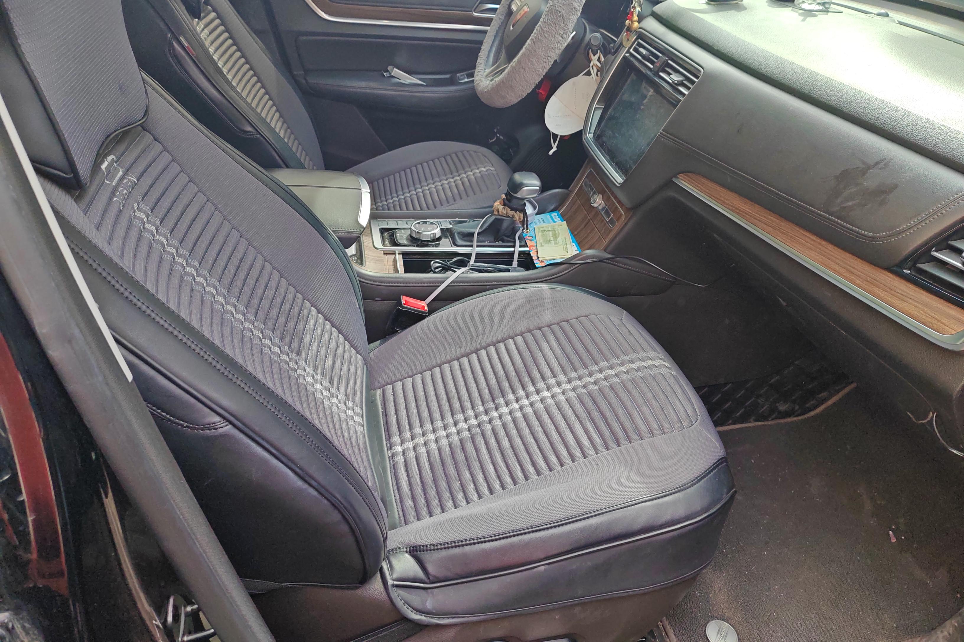 荣威RX8 2019款 2.0T 自动 四驱 30T智联网超群至尊版 (国Ⅵ) 