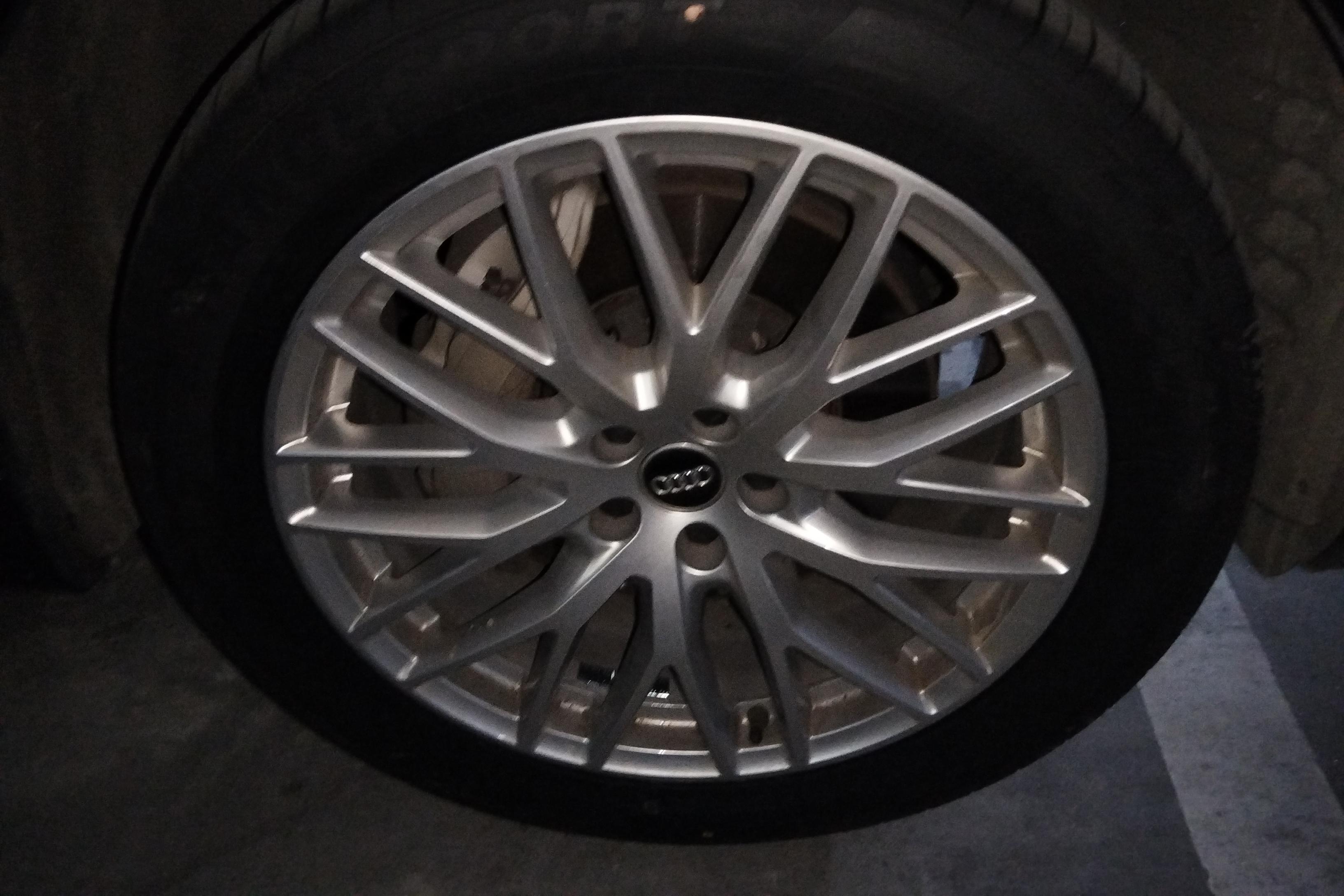 奥迪Q7 55 [进口] 2019款 3.0T 自动 S-Line运动型 