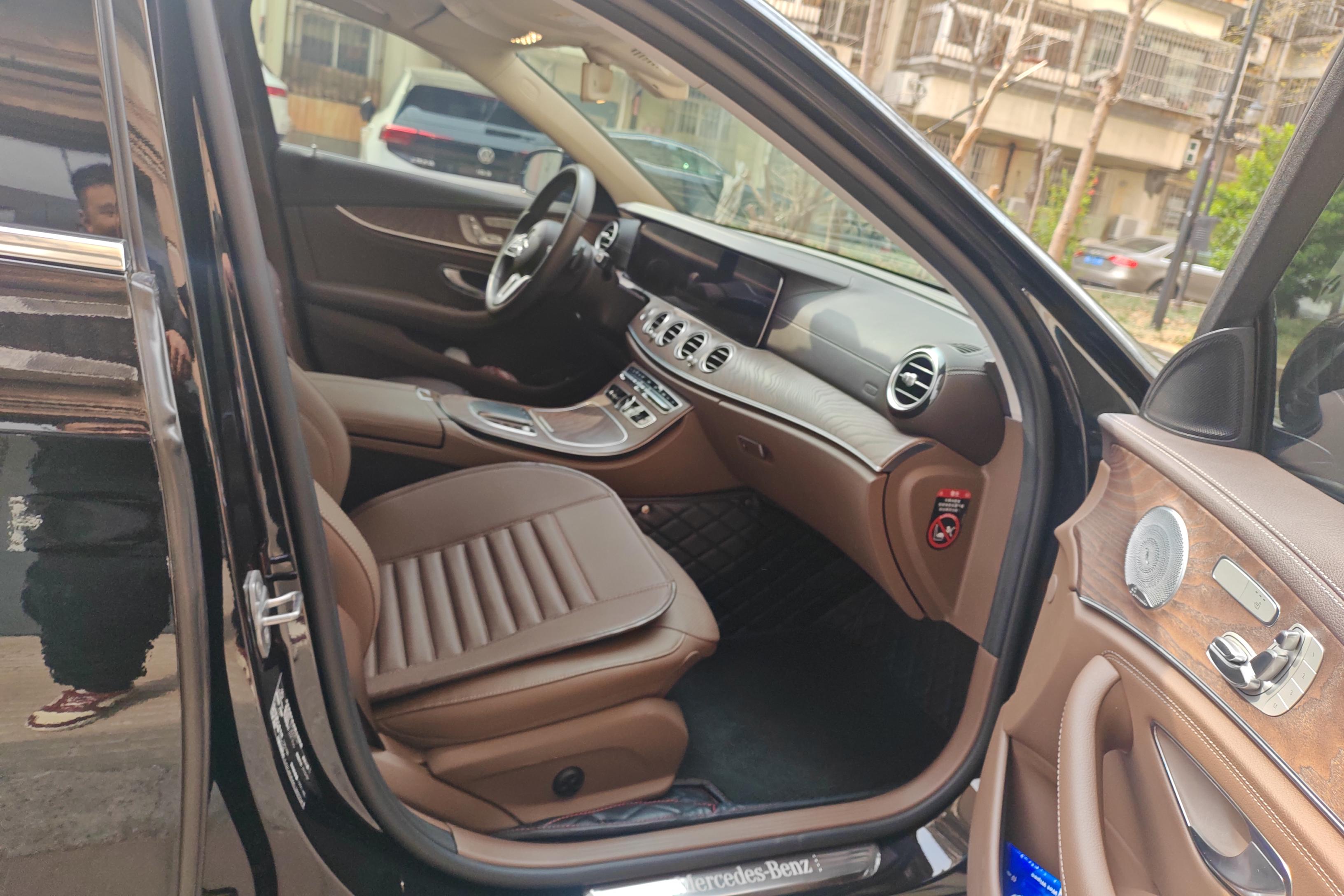 奔驰E级 E300L 2019款 2.0T 自动 汽油 豪华型 (国Ⅴ) 