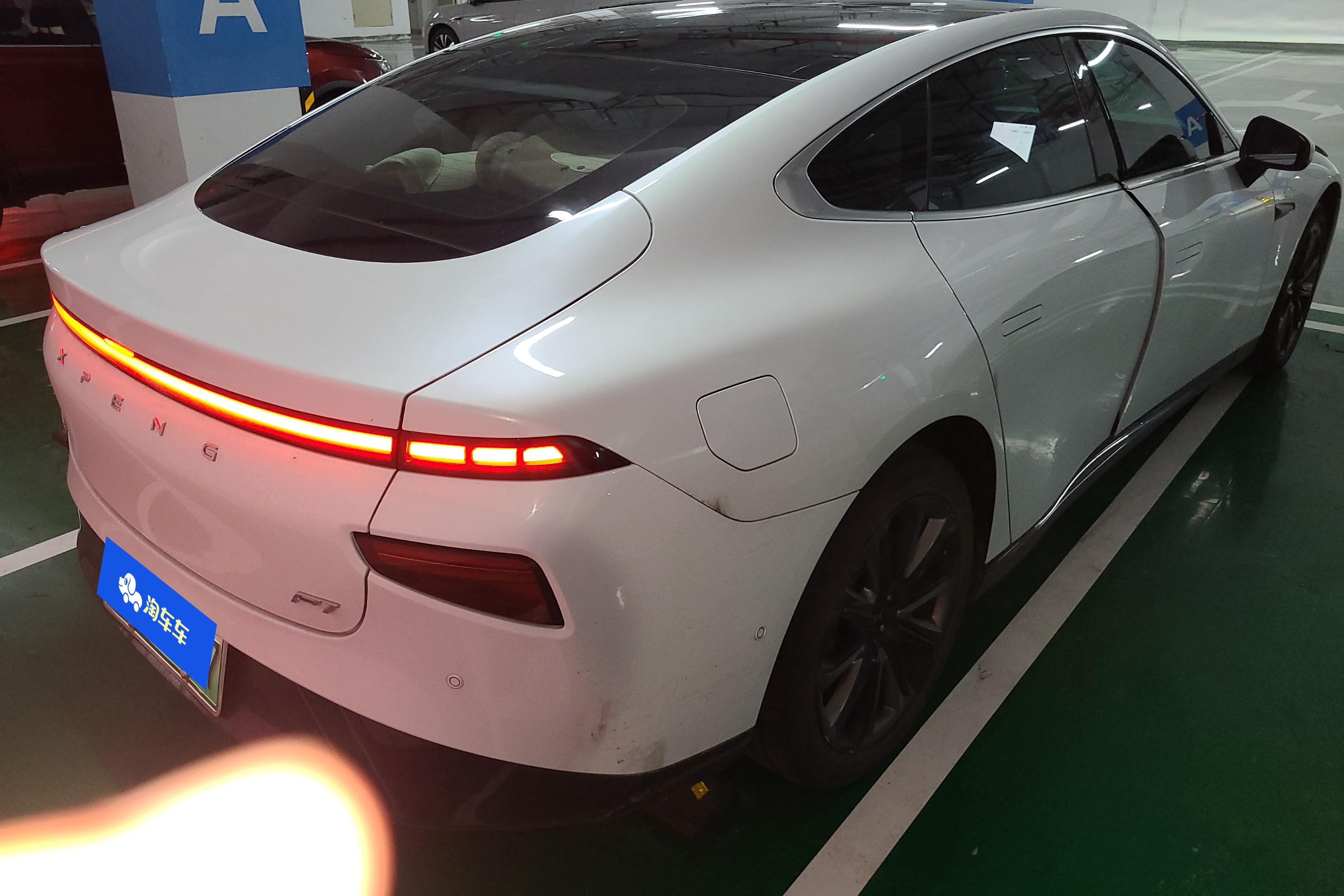 小鹏P7 2020款 自动 586N 纯电动 