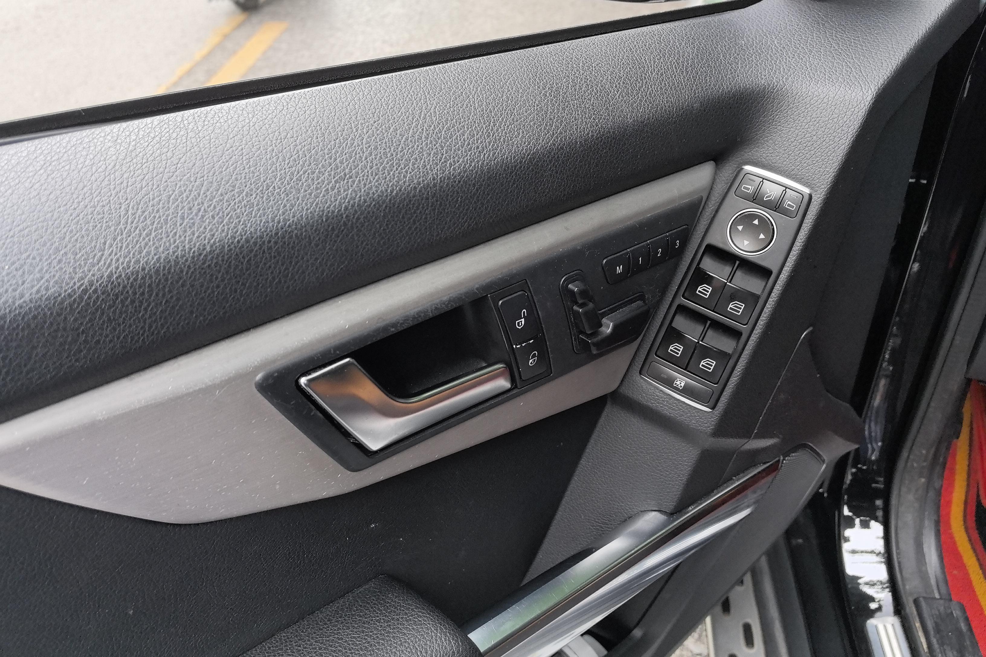 奔驰GLK GLK300 2013款 3.0L 自动 汽油 动感型 (国Ⅳ) 
