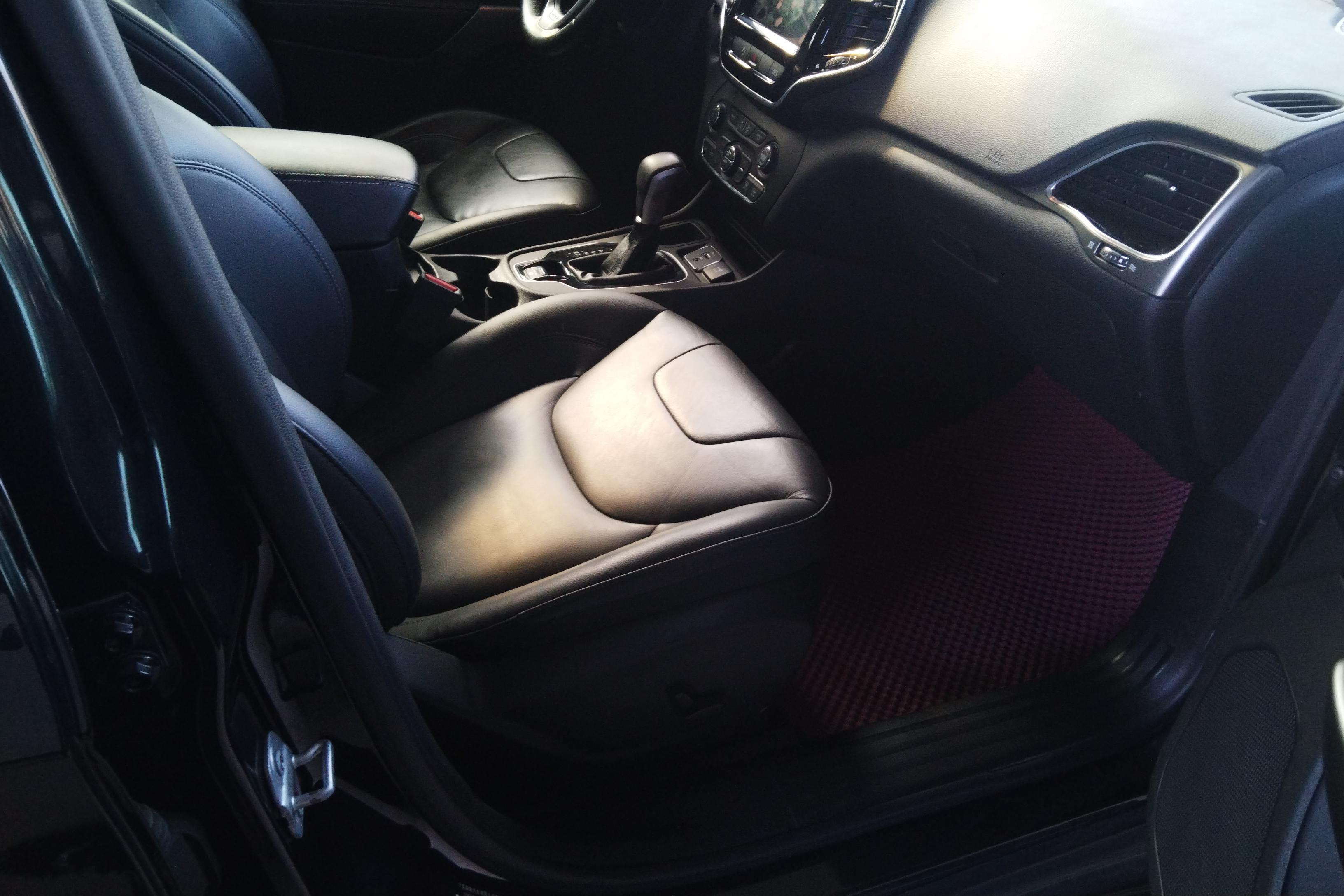 吉普自由光 2019款 2.0T 自动 智享版 (国Ⅵ) 