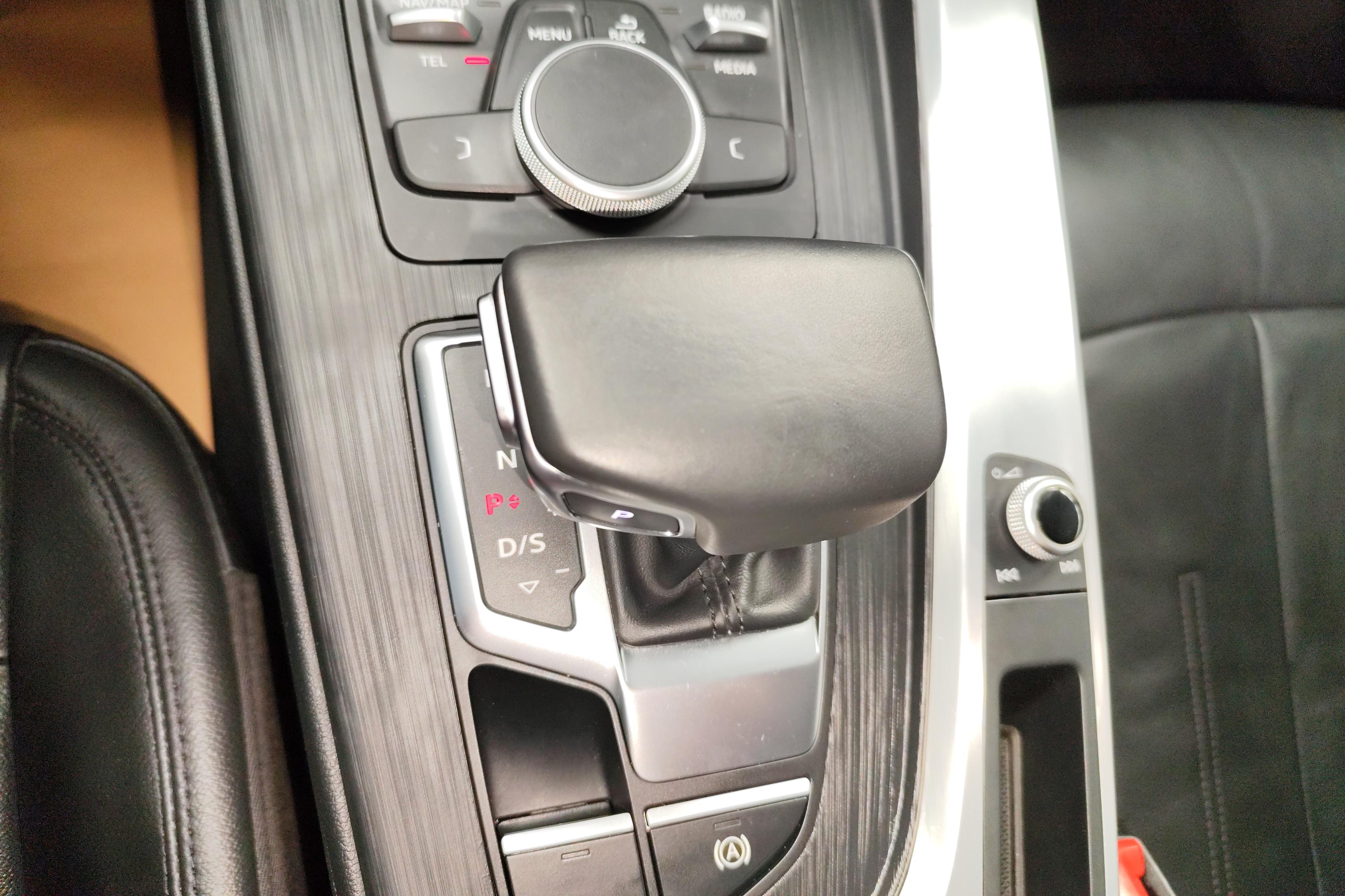 奥迪A4L 2019款 2.0T 自动 quattro个性运动版 (国Ⅵ) 
