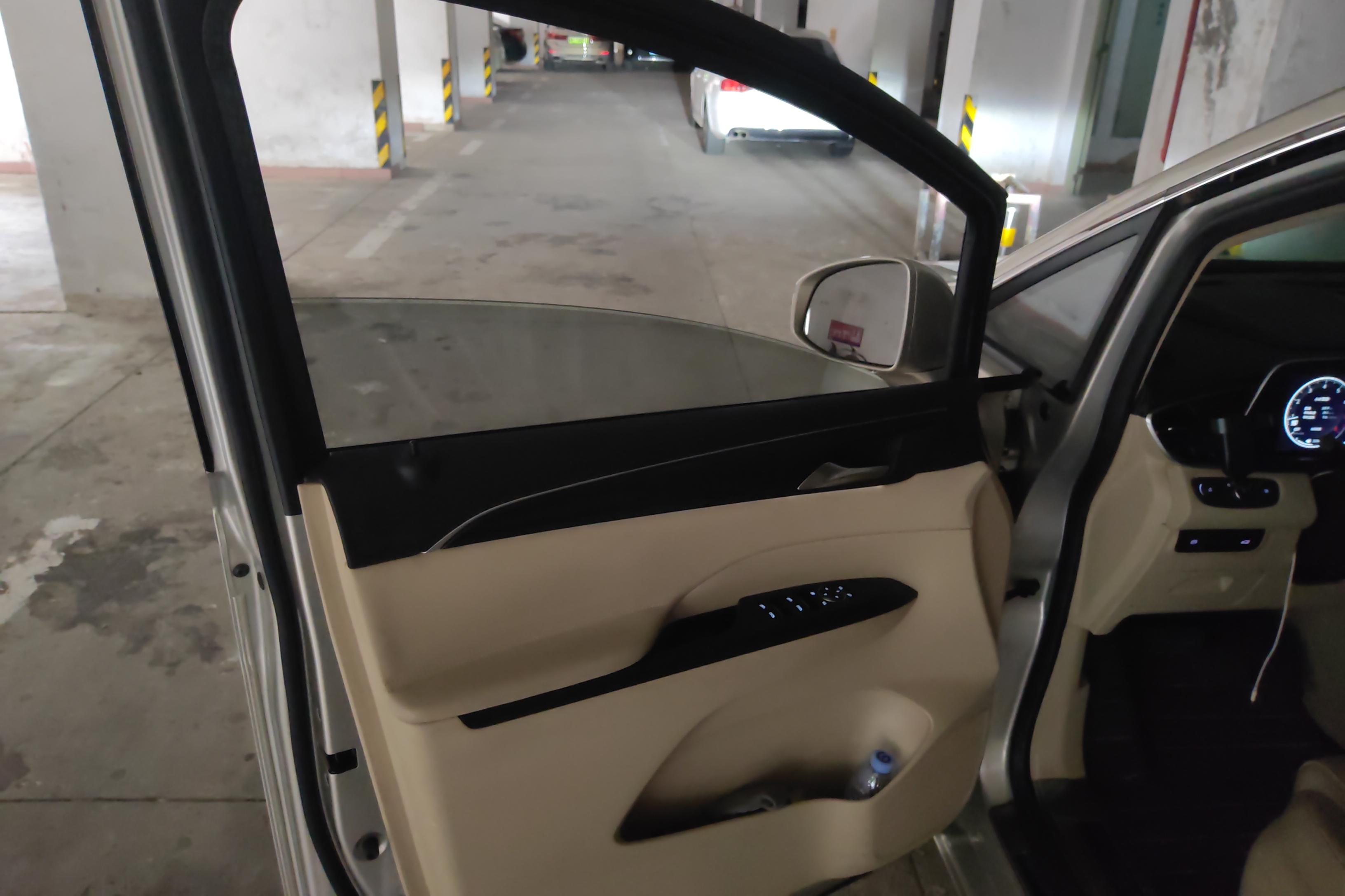 别克GL8 2023款 2.0T 自动 7座 653T尊享型 (国Ⅵ) 