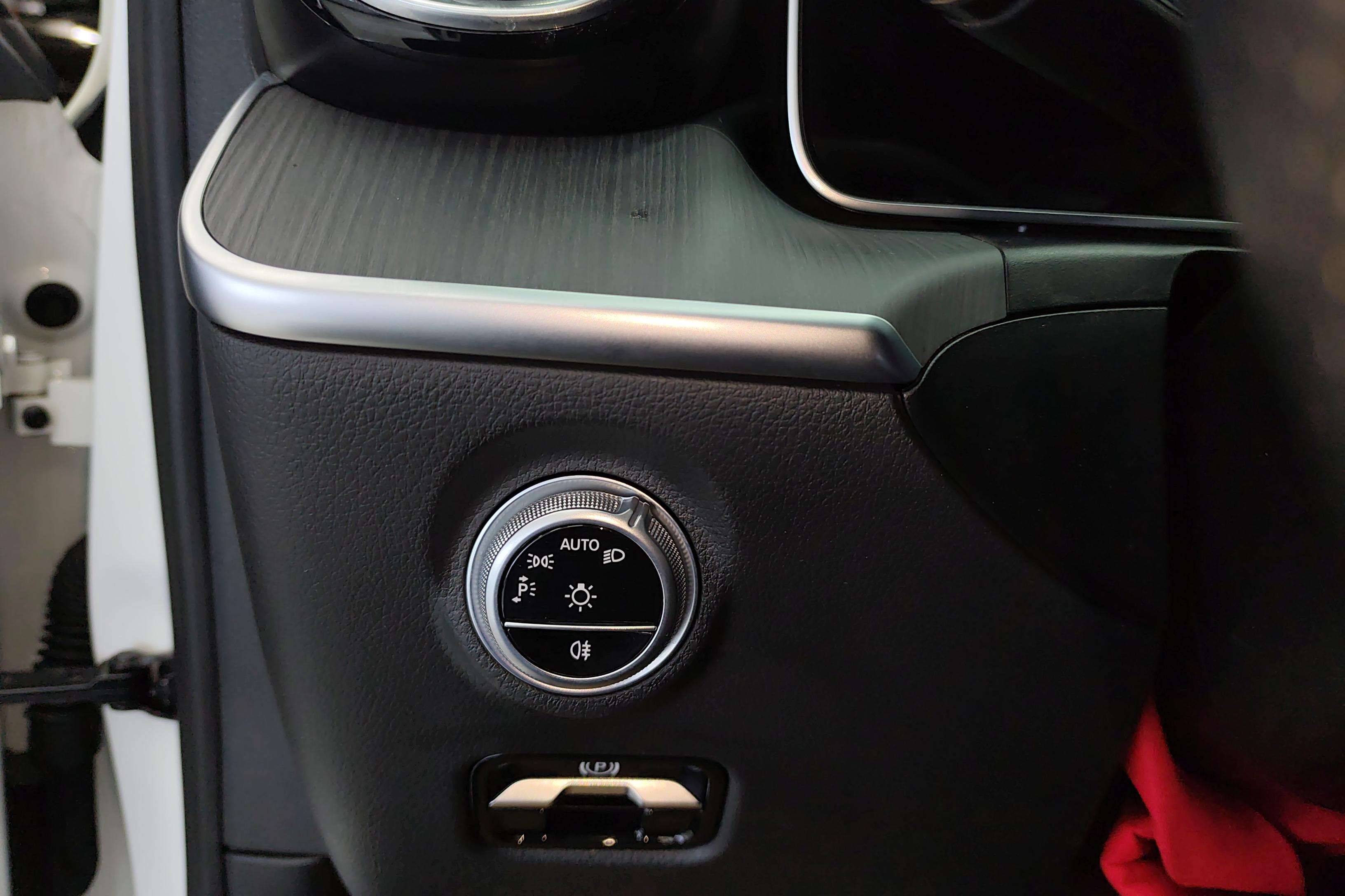 奔驰C级 C200L 2022款 1.5T 自动 改款运动版 (国Ⅵ) 