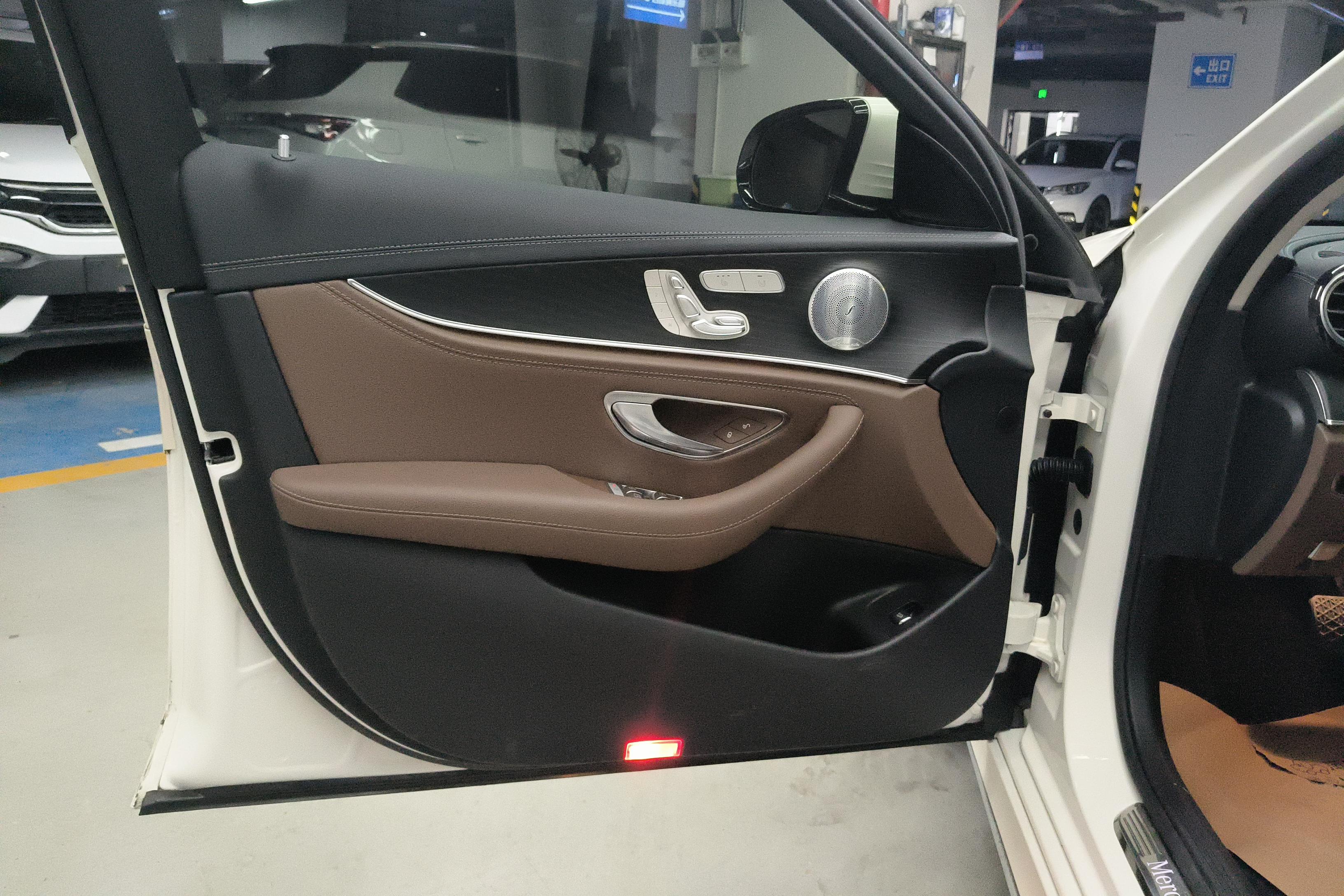 奔驰E级 E300L 2020款 2.0T 自动 汽油 运动豪华型 (国Ⅵ) 