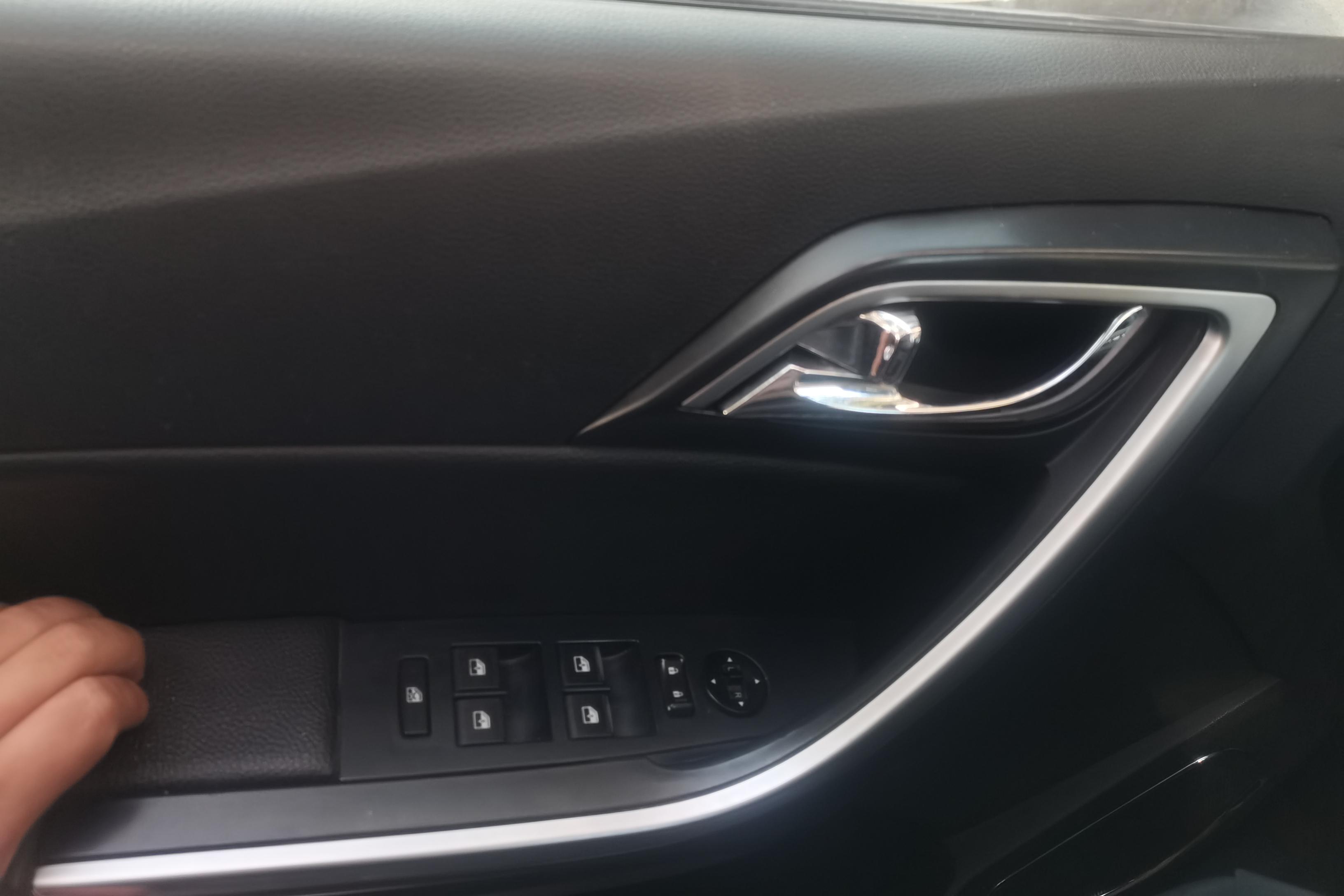 江铃驭胜 S350 2013款 2.4T 自动 后驱 豪华版 (国Ⅳ) 