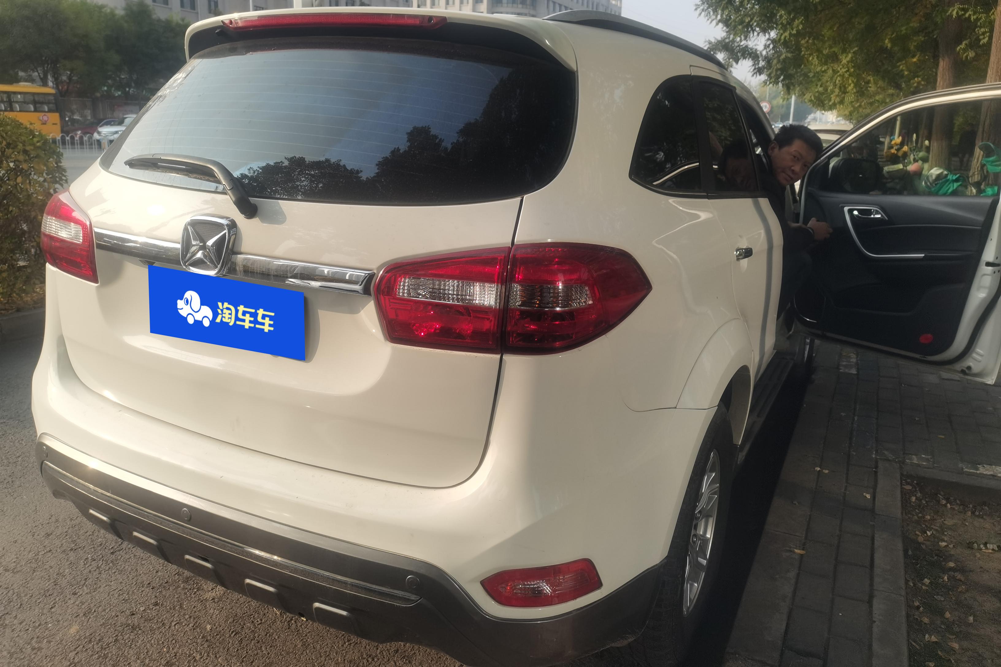 江铃驭胜 S350 2013款 2.4T 自动 后驱 豪华版 (国Ⅳ) 