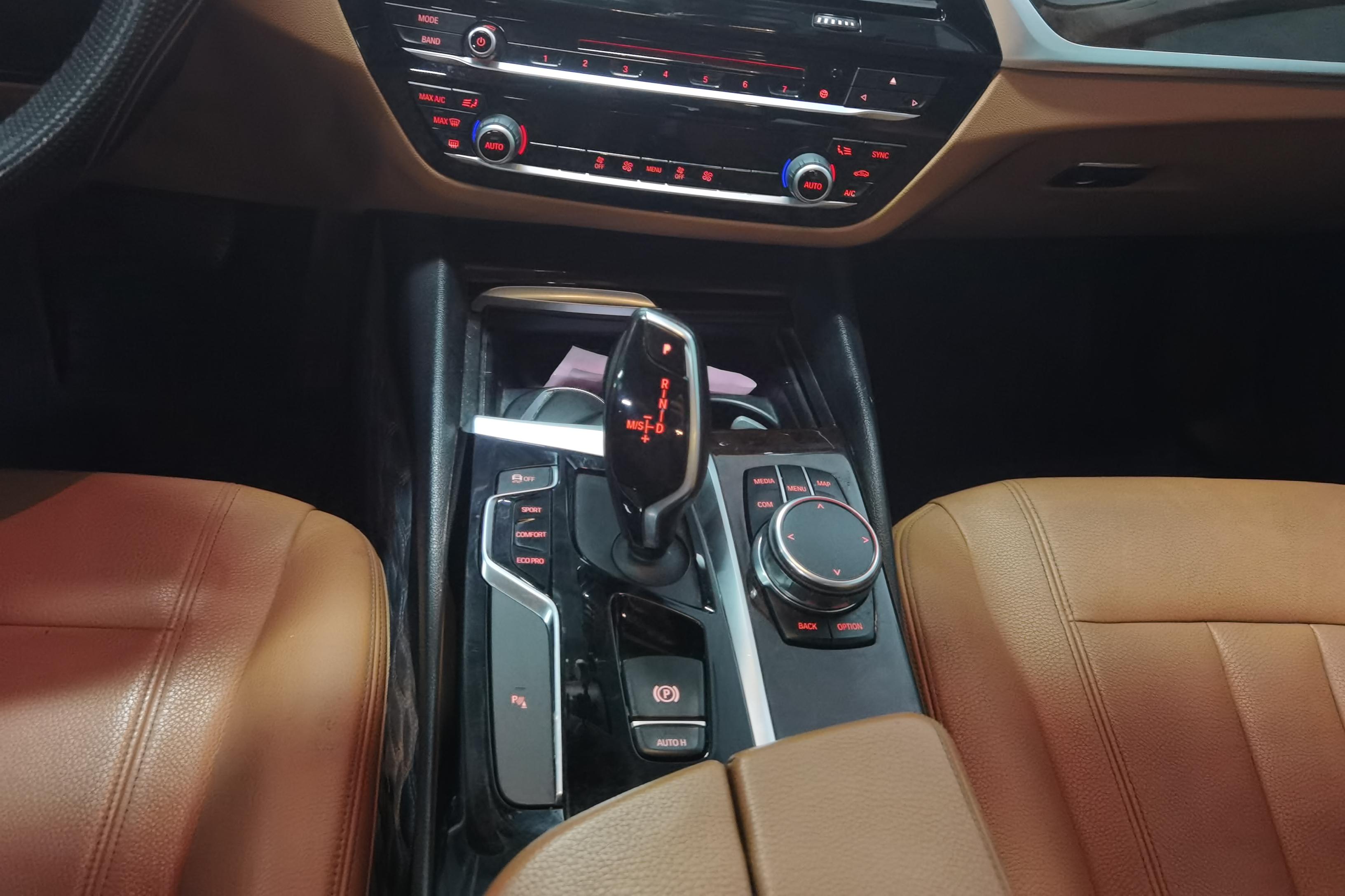 宝马5系 528Li 2018款 2.0T 自动 汽油 上市特别版 (国Ⅴ) 